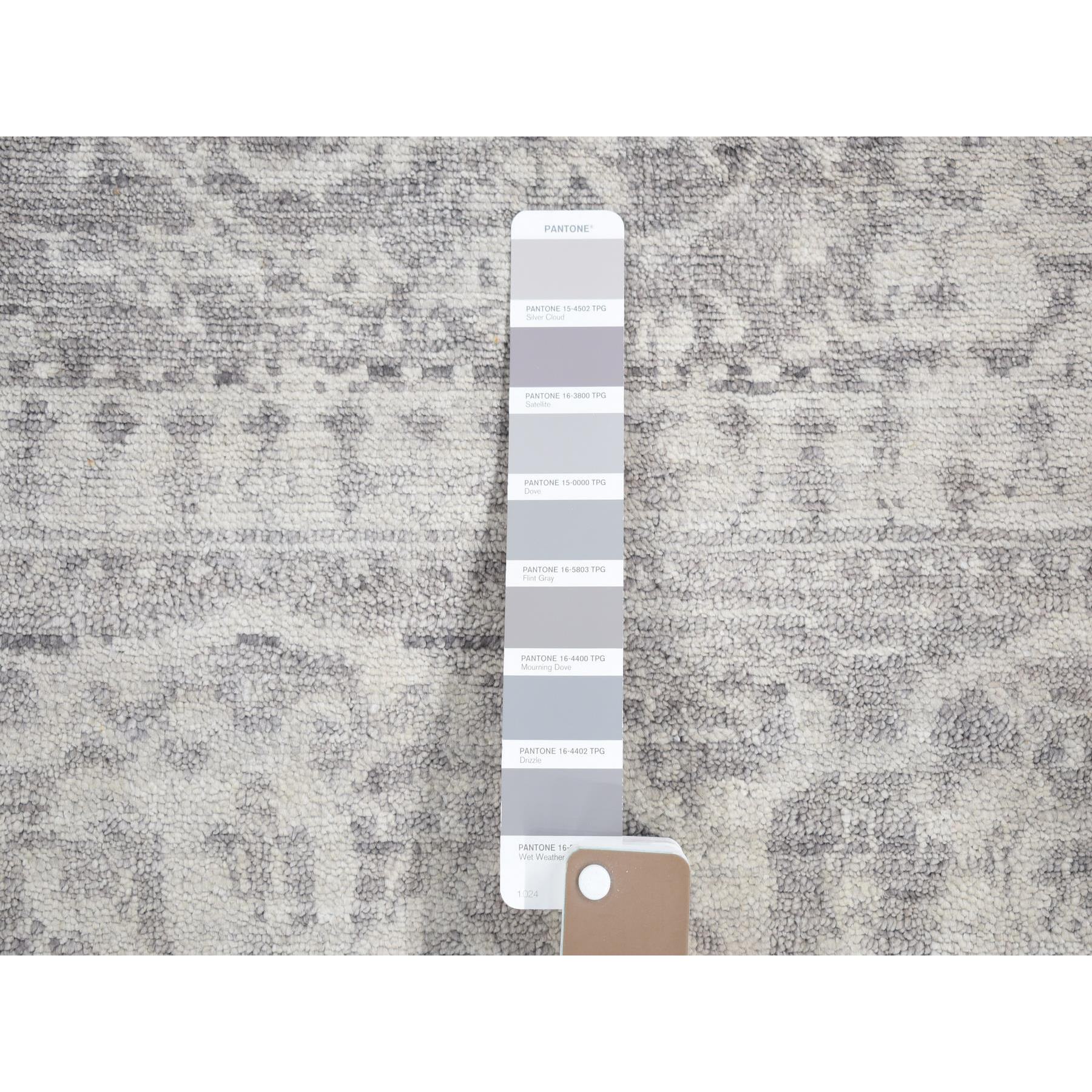 2'x3' Silver Gray, Modern Broken Design, Plant Based Silk Hand Knotted, Mat Oriental Rug Sh80558