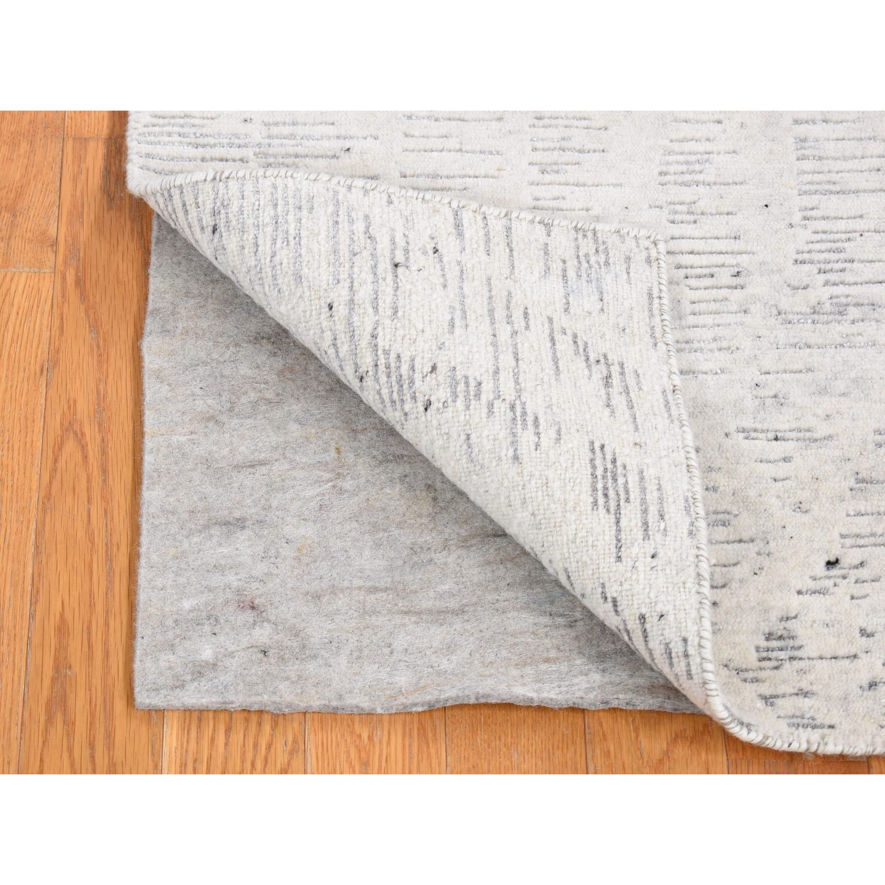 2'2"x3' Ivory, Modern with Repetitive Curvilinear Design Undyed Natural Wool, Hand Knotted Tone on Tone, Mat Oriental Rug Sh80603