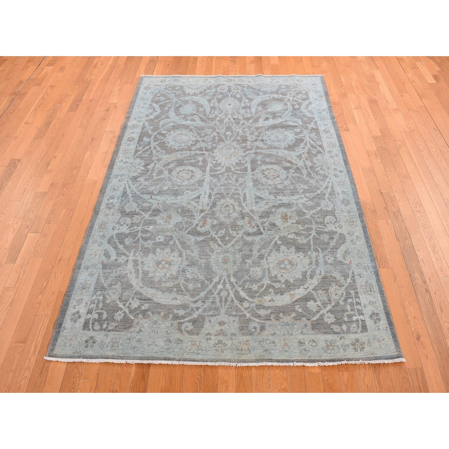  Wool Hand-Knotted Area Rug 5'9