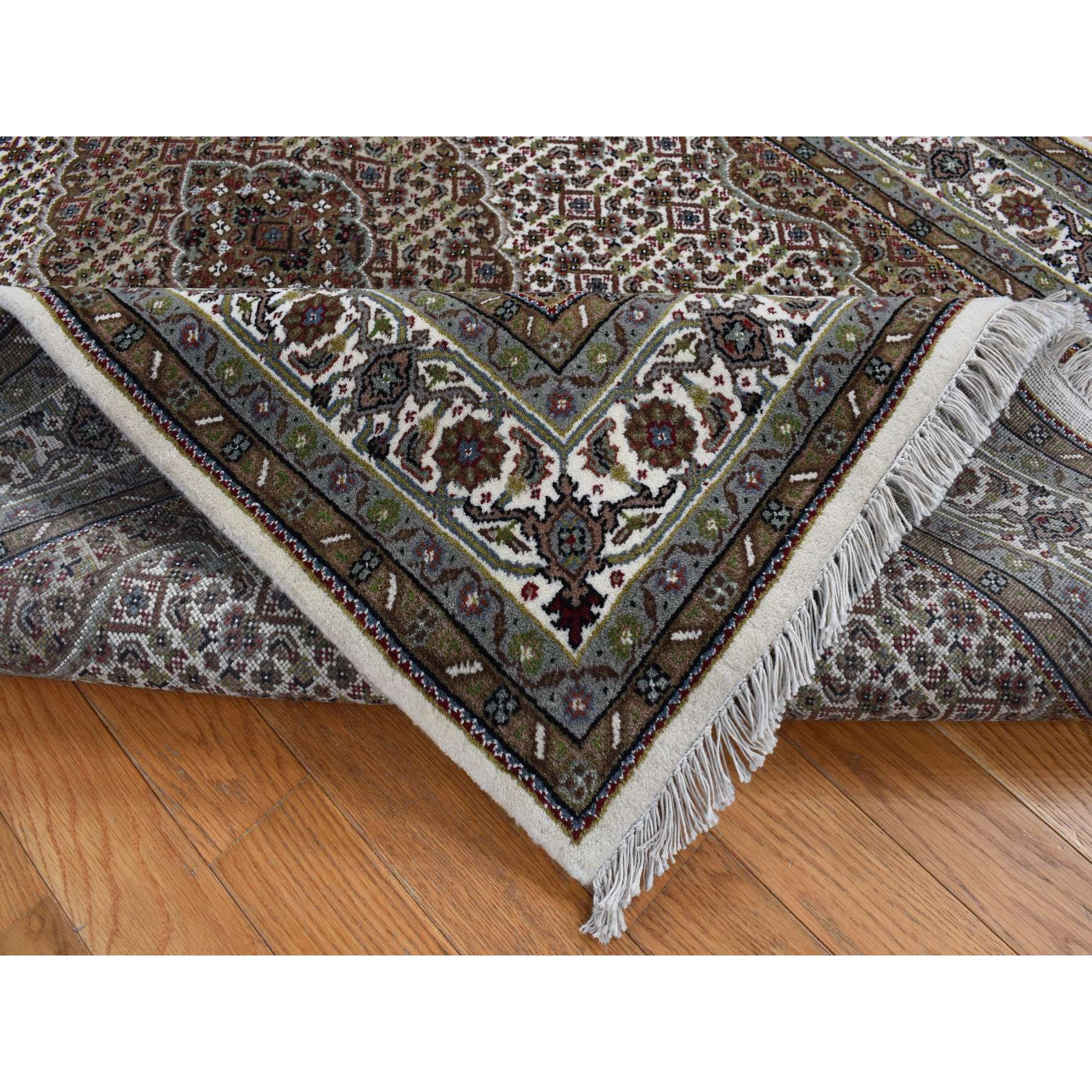 traditional Silk Hand-Knotted Area Rug 4'7