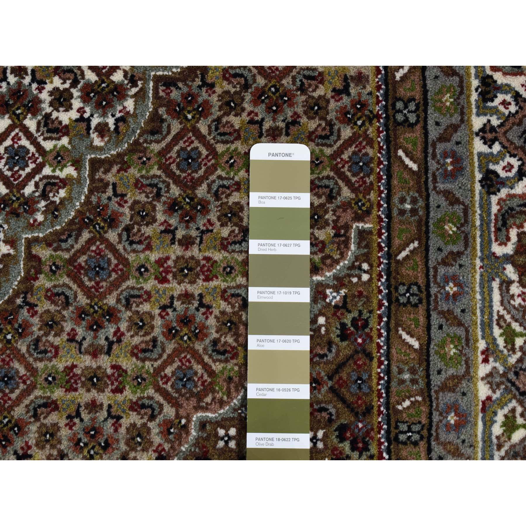 traditional Silk Hand-Knotted Area Rug 4'7