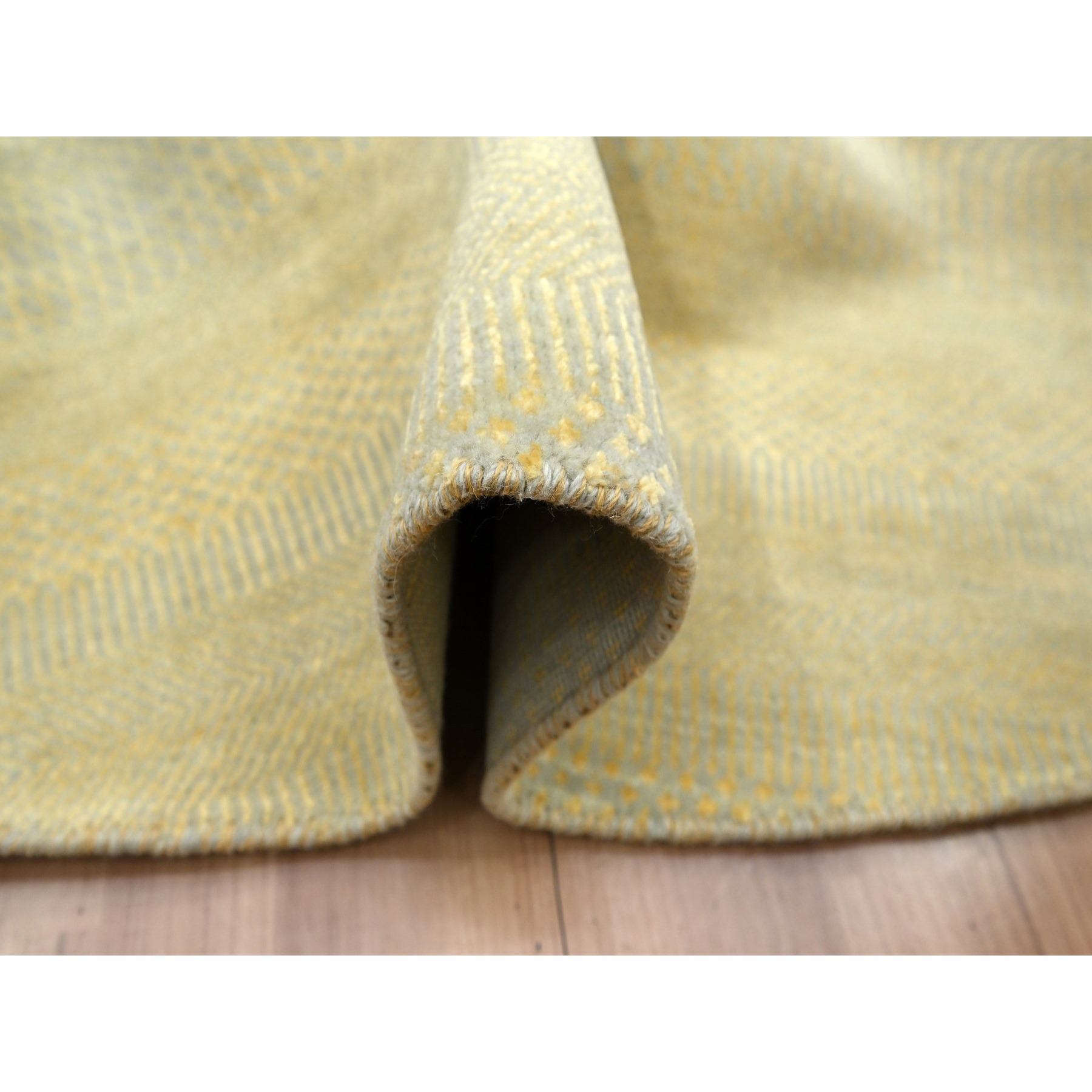 7'10"x7'10" Golden Yellow, Modern Grass Design, Hand Knotted, Wool and Silk, Lush and Plush, Tone on Tone, Denser Weave, Round, Oriental Rug Sh83212