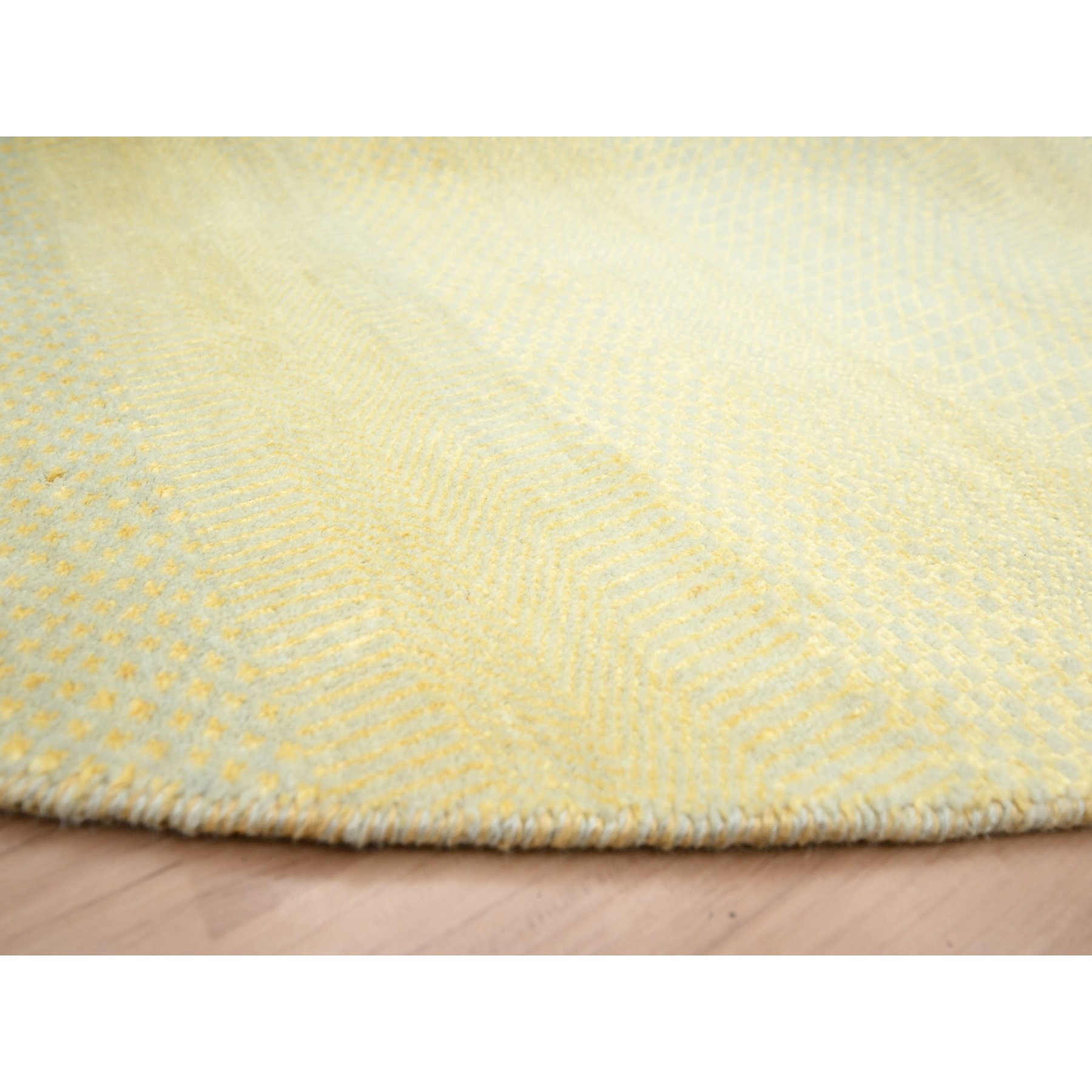 7'10"x7'10" Golden Yellow, Modern Grass Design, Hand Knotted, Wool and Silk, Lush and Plush, Tone on Tone, Denser Weave, Round, Oriental Rug Sh83212