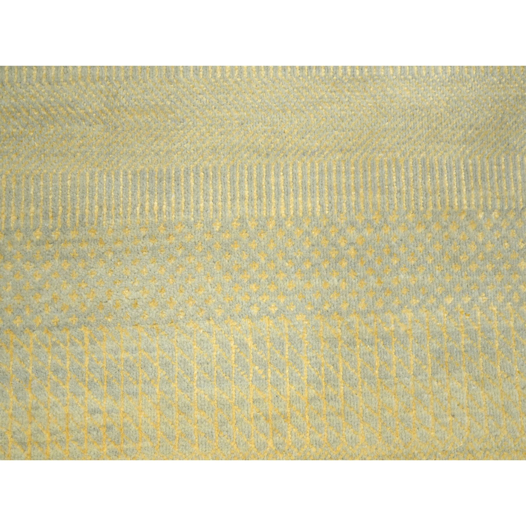 7'10"x7'10" Golden Yellow, Modern Grass Design, Hand Knotted, Wool and Silk, Lush and Plush, Tone on Tone, Denser Weave, Round, Oriental Rug Sh83212