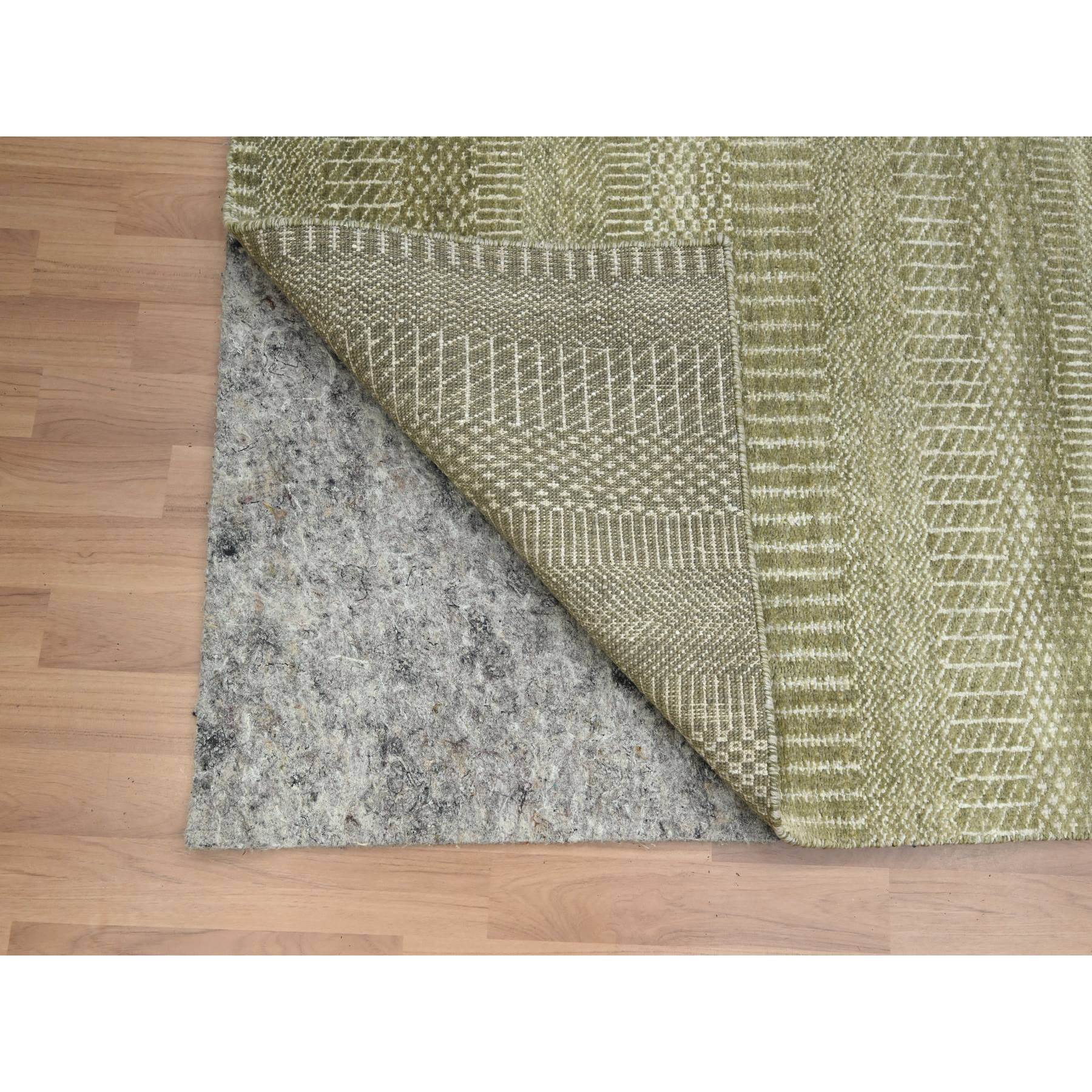 4'9"x6'9" Khaki Brown, Modern Grass Design, Hand Knotted, Wool and Silk, Denser Weave, Lush and Plush, Oriental Rug Sh83216