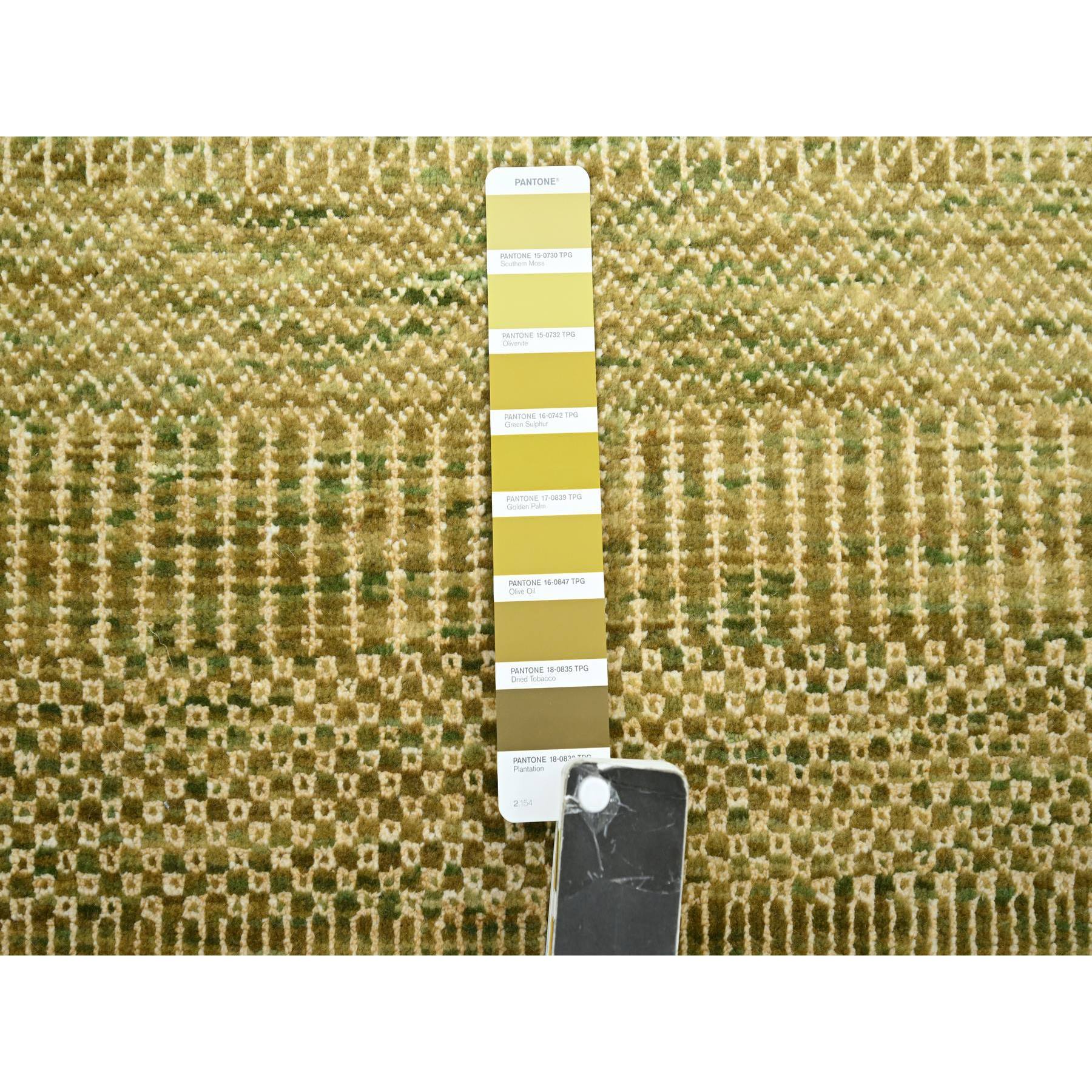 2'8"x8'2" Honey Brown, Wool and Silk, Modern Grass Design, Hand Knotted, Denser Weave, Lush and Plush, Runner, Oriental Rug Sh83231
