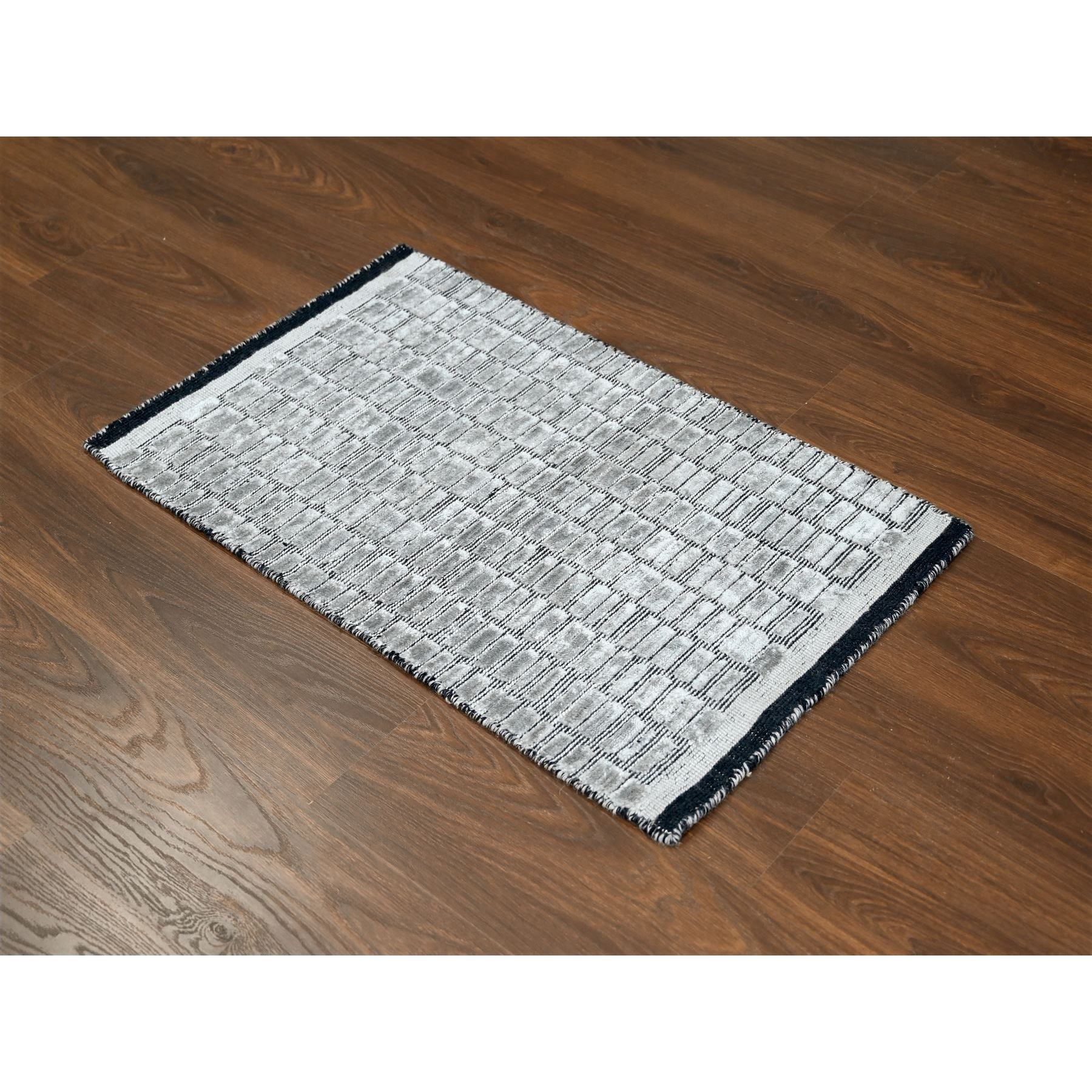 2'x3' Oxford Gray with Raisin Black, Modern Textured and Variegated Line Design, 100% wool, Hand Loomed, Mat Oriental Rug Sh84656