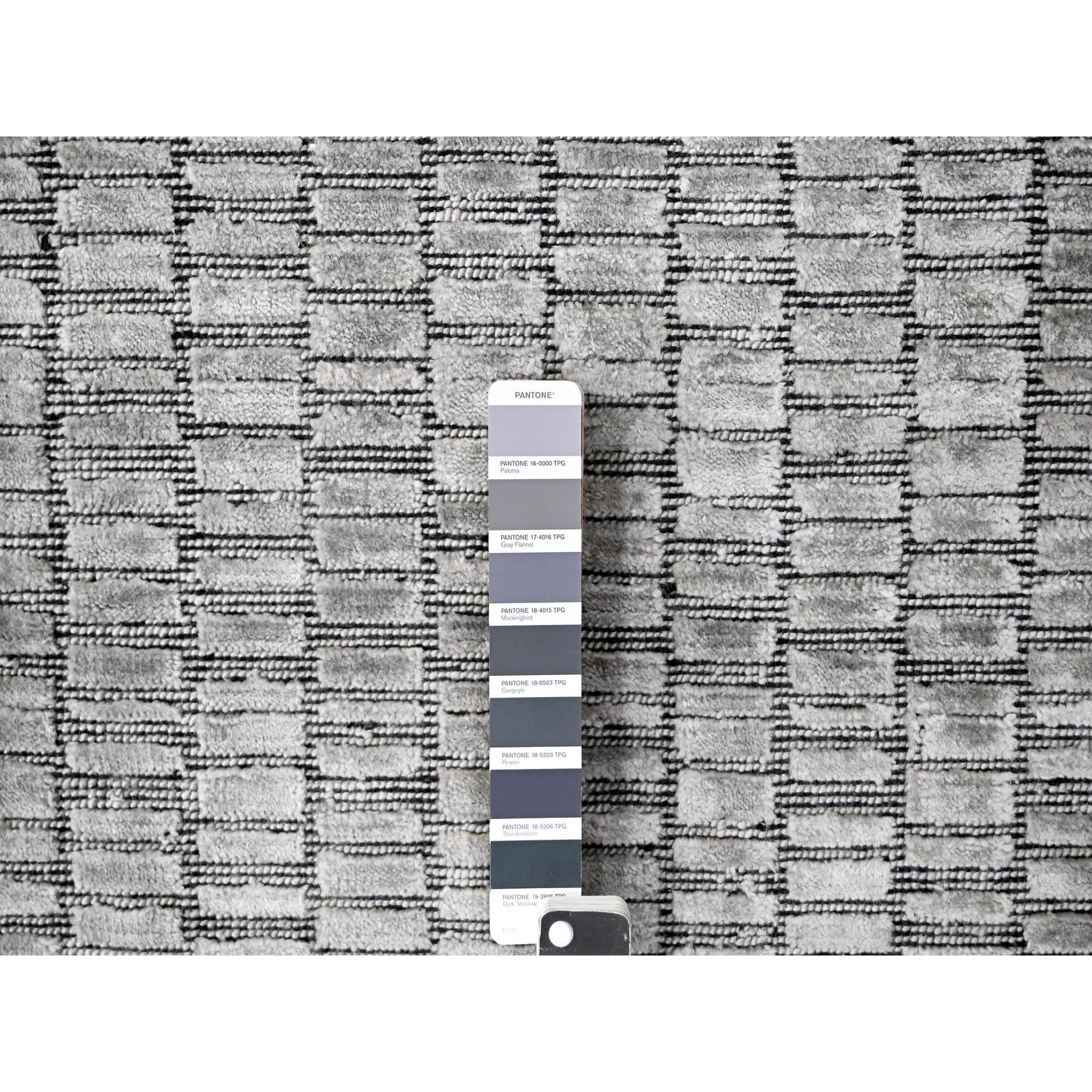 2'x3' Oxford Gray with Raisin Black, Modern Textured and Variegated Line Design, 100% wool, Hand Loomed, Mat Oriental Rug Sh84656