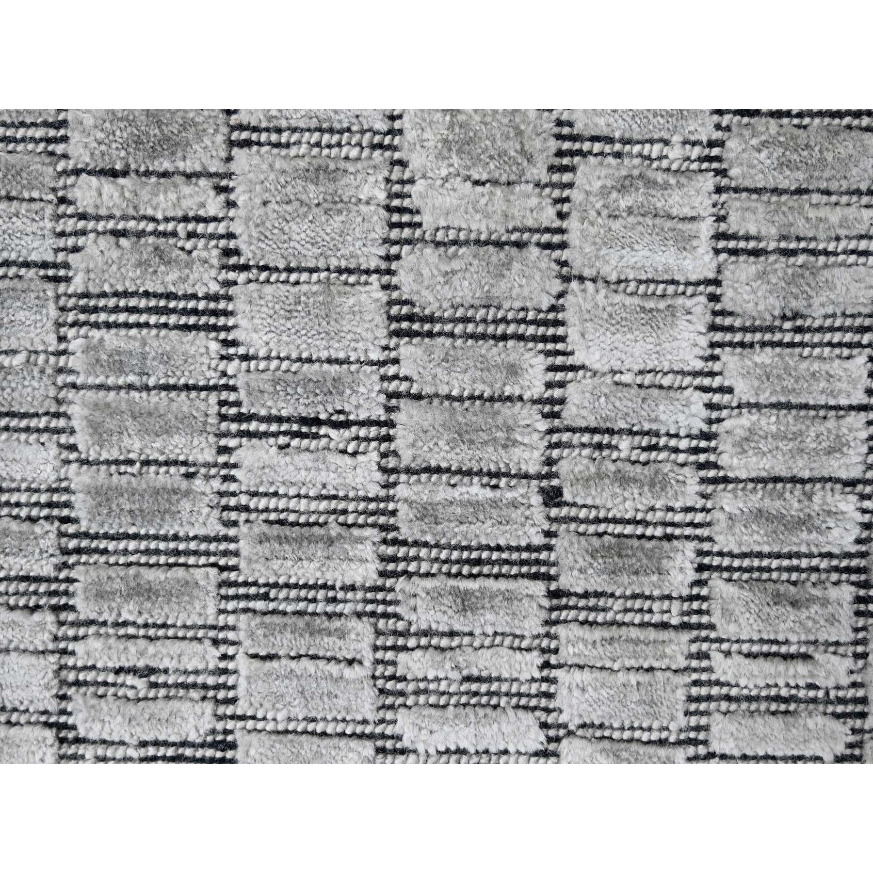2'x3' Oxford Gray with Raisin Black, Modern Textured and Variegated Line Design, 100% wool, Hand Loomed, Mat Oriental Rug Sh84656