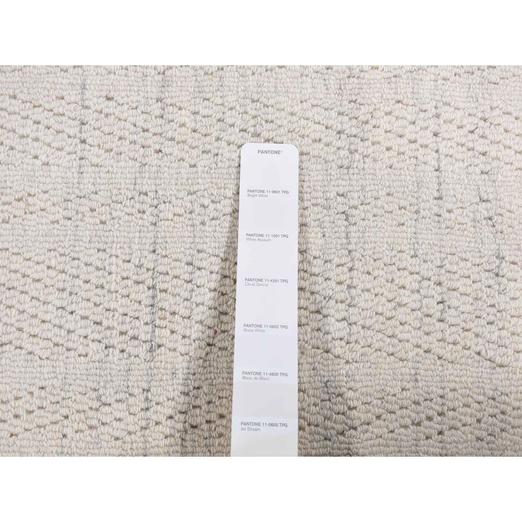 2'10"x3'2" Ivory, Modern Design, 100% Wool, Hand Loomed, Plain, Sample Mat Oriental Rug Sh87548