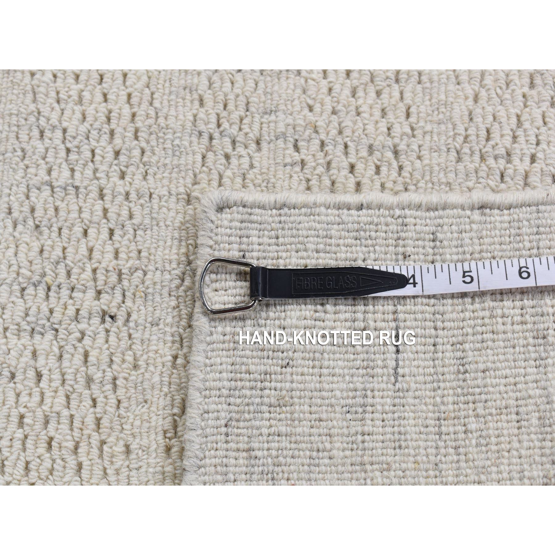 2'10"x3'2" Ivory, Modern Design, 100% Wool, Hand Loomed, Plain, Sample Mat Oriental Rug Sh87548
