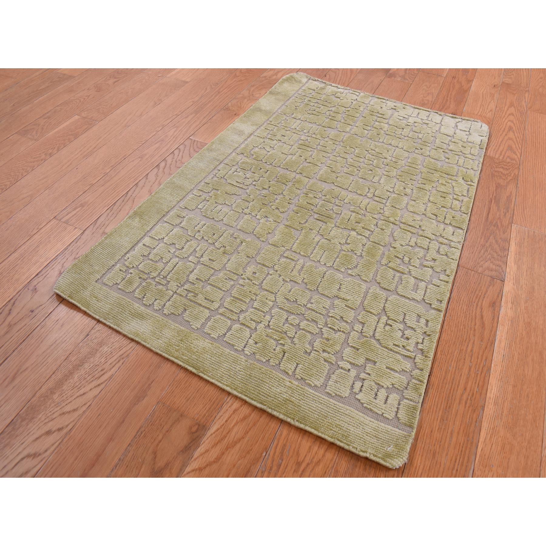2'x3' Vanilla White, Modern Design, Raised Pile, Hand Knotted, 100% Wool, Sample Oriental Rug Sh87829