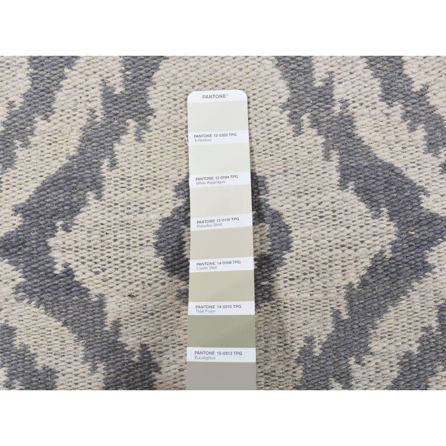 2'x3'3" Stone Eagle Gray, Hand Woven, 100% Wool, Reversible Kilim, Mat Oriental Rug Sh87848