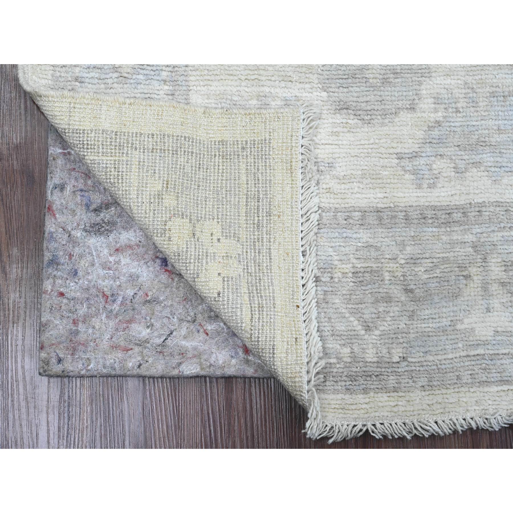 2'8"x6' Vista White, Natural Dyes, Afghan Angora Oushak with Floral Design, 100% Wool, Hand Knotted, Runner, Oriental Rug Sh89876