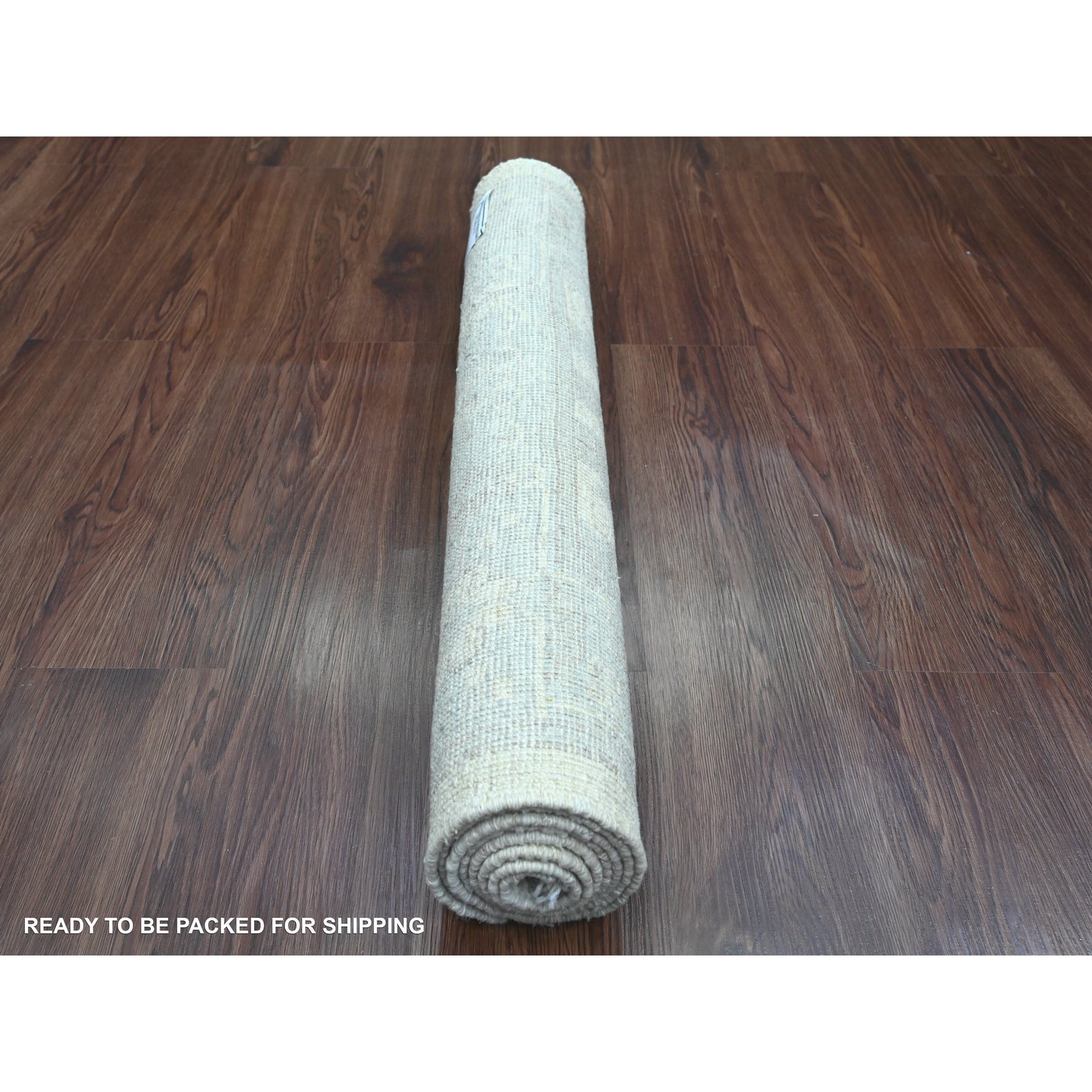 2'8"x6' Vista White, Natural Dyes, Afghan Angora Oushak with Floral Design, 100% Wool, Hand Knotted, Runner, Oriental Rug Sh89876