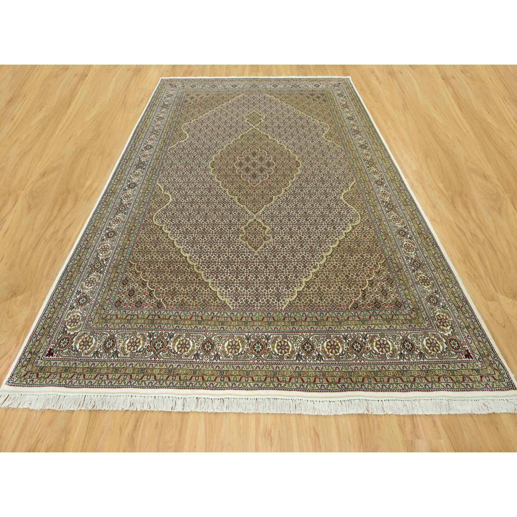 8'10"x12'3" Oyster White, Tabriz Mahi with Fish Medallion Design, Denser Weave, Pure Wool, Hand Knotted, Oriental Rug Sh90605