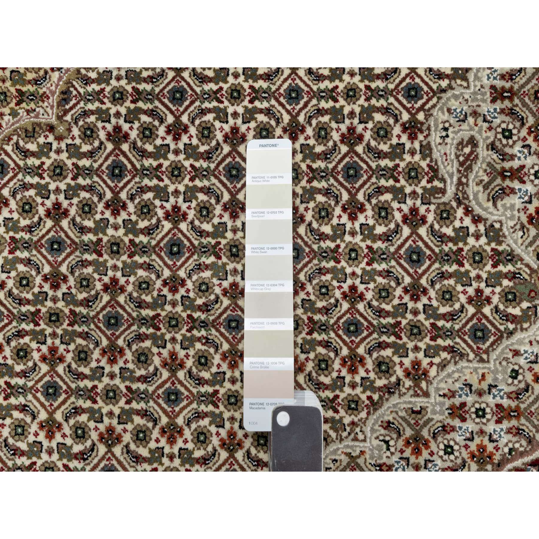 8'x10' Photon White, Super Mahi with Large Medallion, Hand Knotted, Wool and Silk, 250 KPSI, Oriental Rug Sh90862