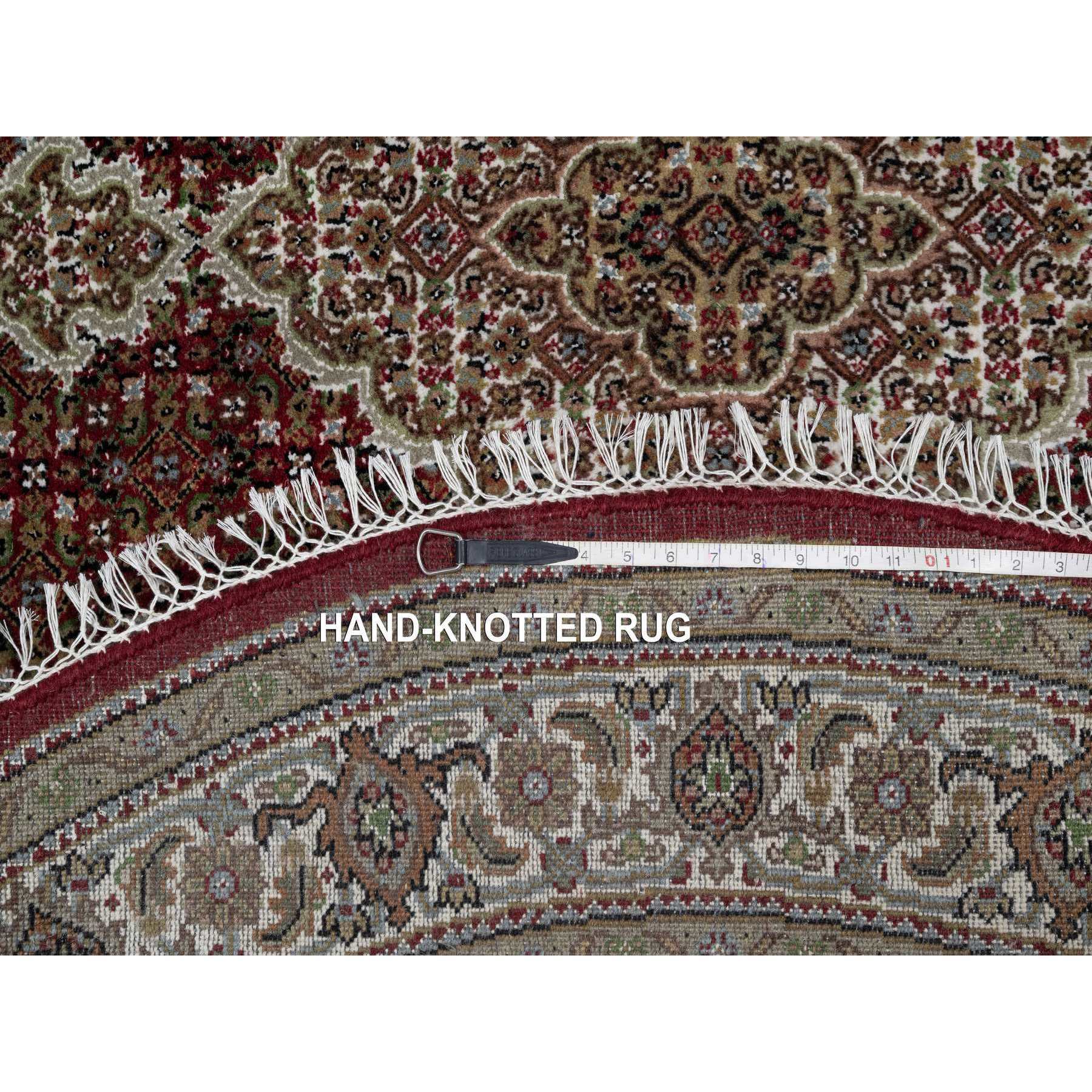 6'x6' Scarlet Red, Tabriz Mahi with Fish Medallion Design, Pure Wool, Hand Knotted, Densely Woven, Round, Oriental Rug Sh91023