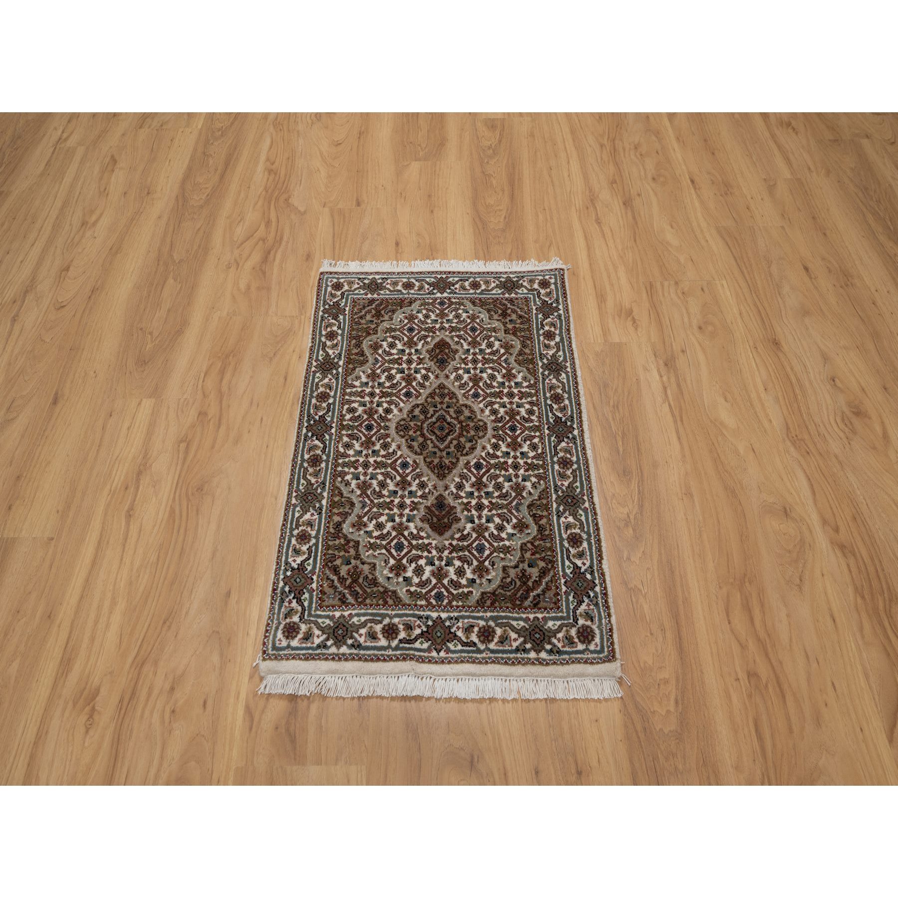 2'x3' Oyster White, Hand Knotted, Tabriz Mahi with Fish Medallion Design, Pure Wool, Denser Weave, Mat, Oriental Rug Sh91030