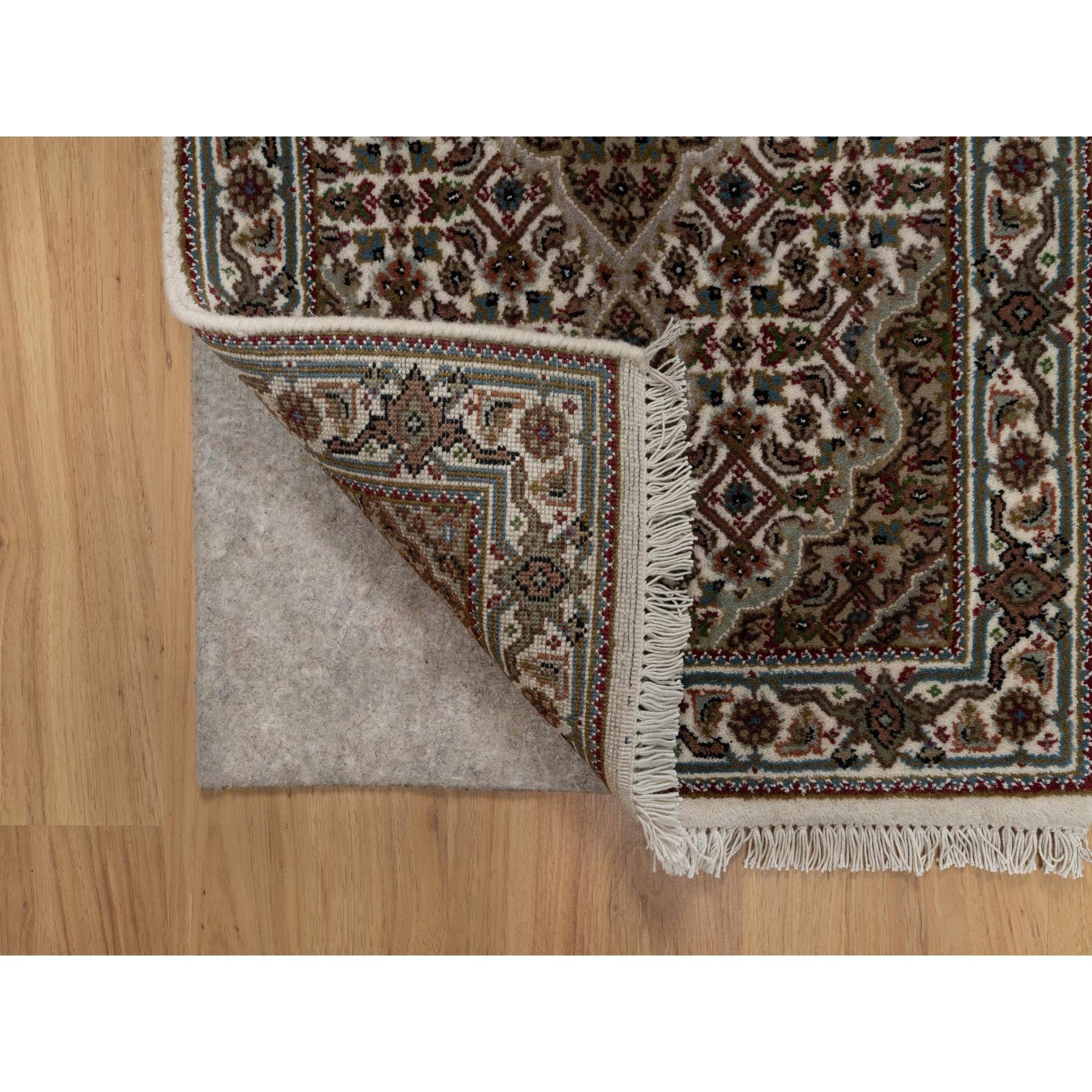2'x3' Oyster White, Hand Knotted, Tabriz Mahi with Fish Medallion Design, Pure Wool, Denser Weave, Mat, Oriental Rug Sh91030