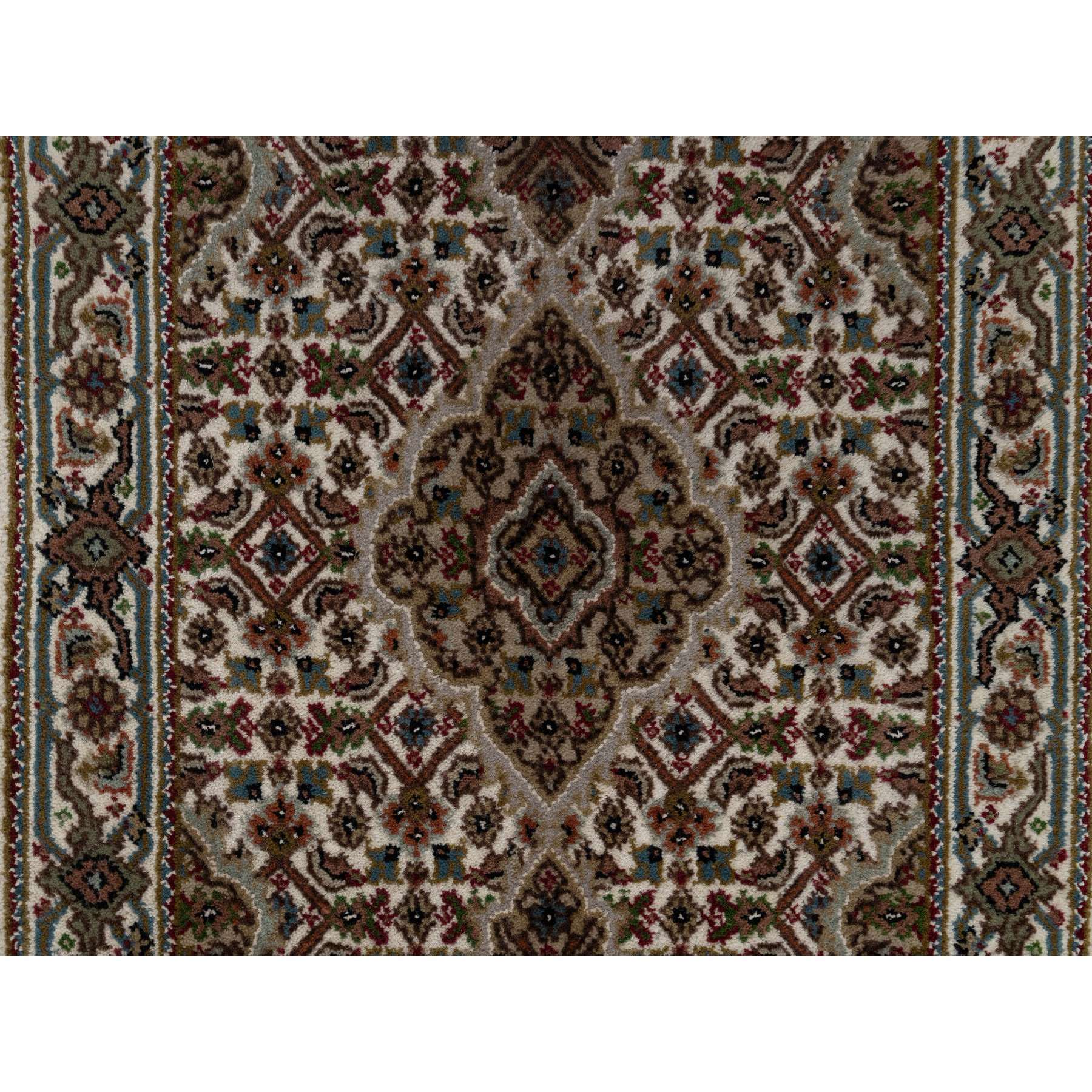 2'x3' Oyster White, Hand Knotted, Tabriz Mahi with Fish Medallion Design, Pure Wool, Denser Weave, Mat, Oriental Rug Sh91030