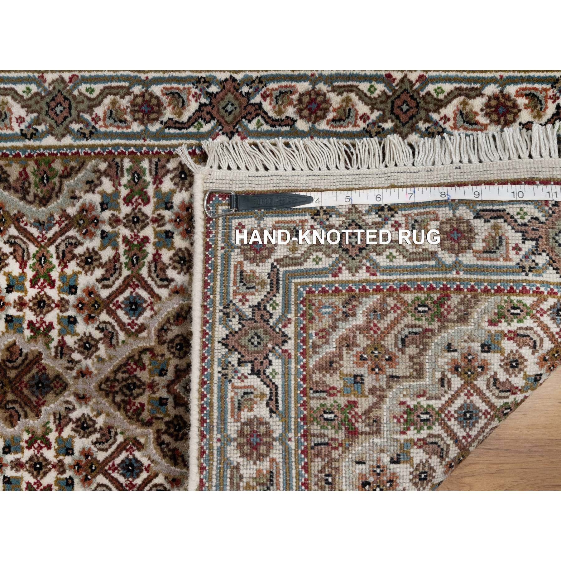 2'x3' Oyster White, Hand Knotted, Tabriz Mahi with Fish Medallion Design, Pure Wool, Denser Weave, Mat, Oriental Rug Sh91030