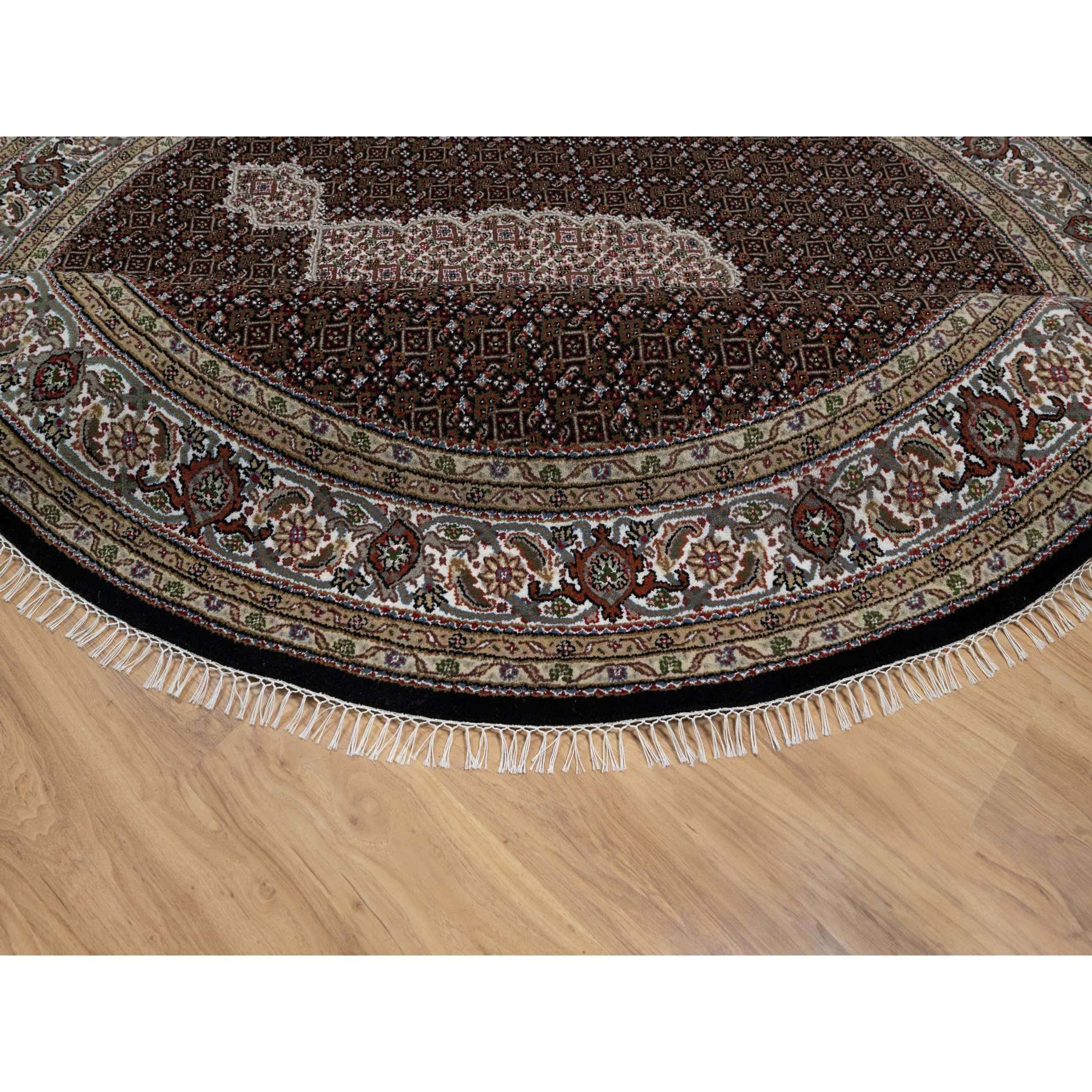 8'x8' Pitch Black, Tabriz Mahi with Fish Medallion Design, 175 KPSI, Soft and Pure Wool, Hand Knotted, Round, Oriental Rug Sh91041