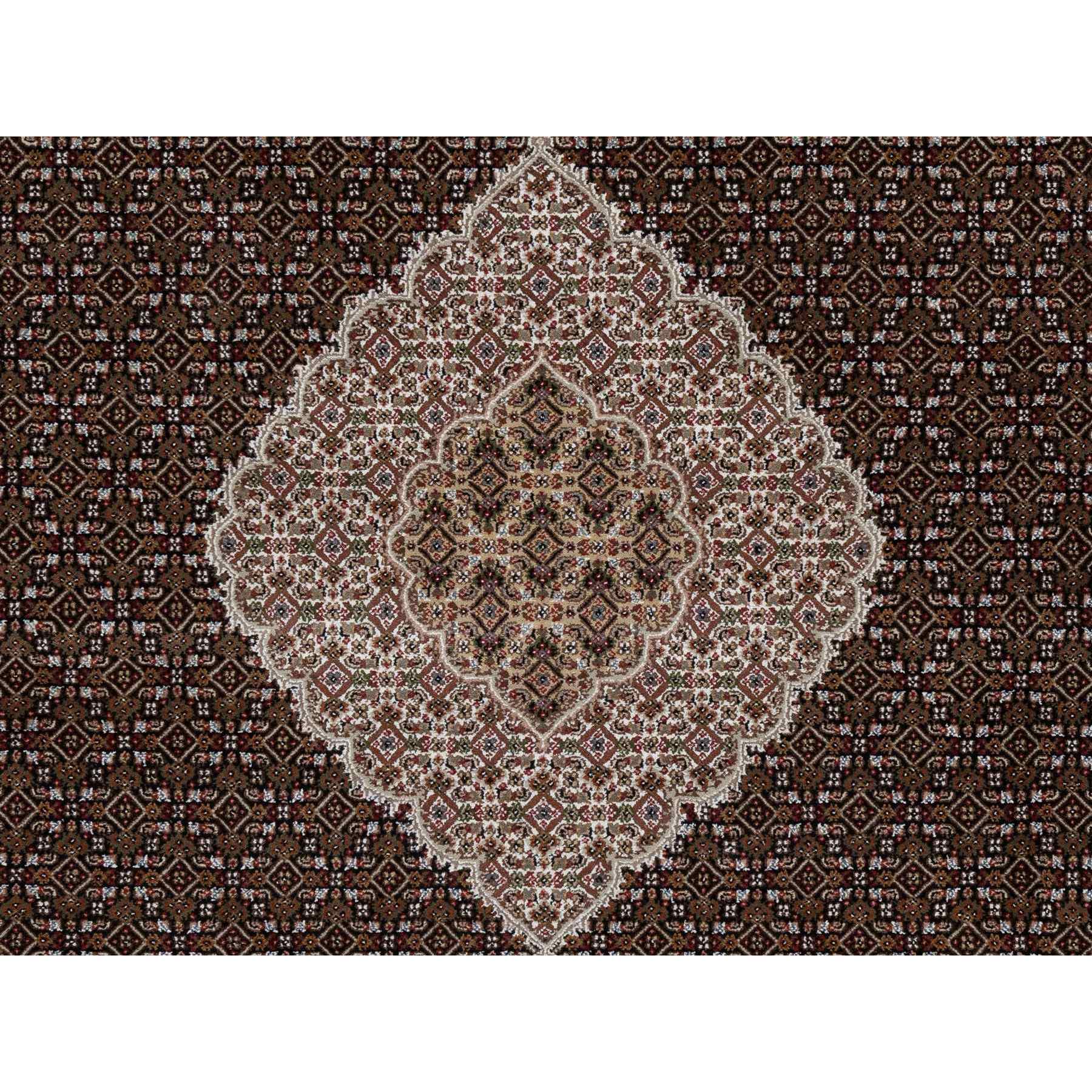 8'x8' Pitch Black, Tabriz Mahi with Fish Medallion Design, 175 KPSI, Soft and Pure Wool, Hand Knotted, Round, Oriental Rug Sh91041