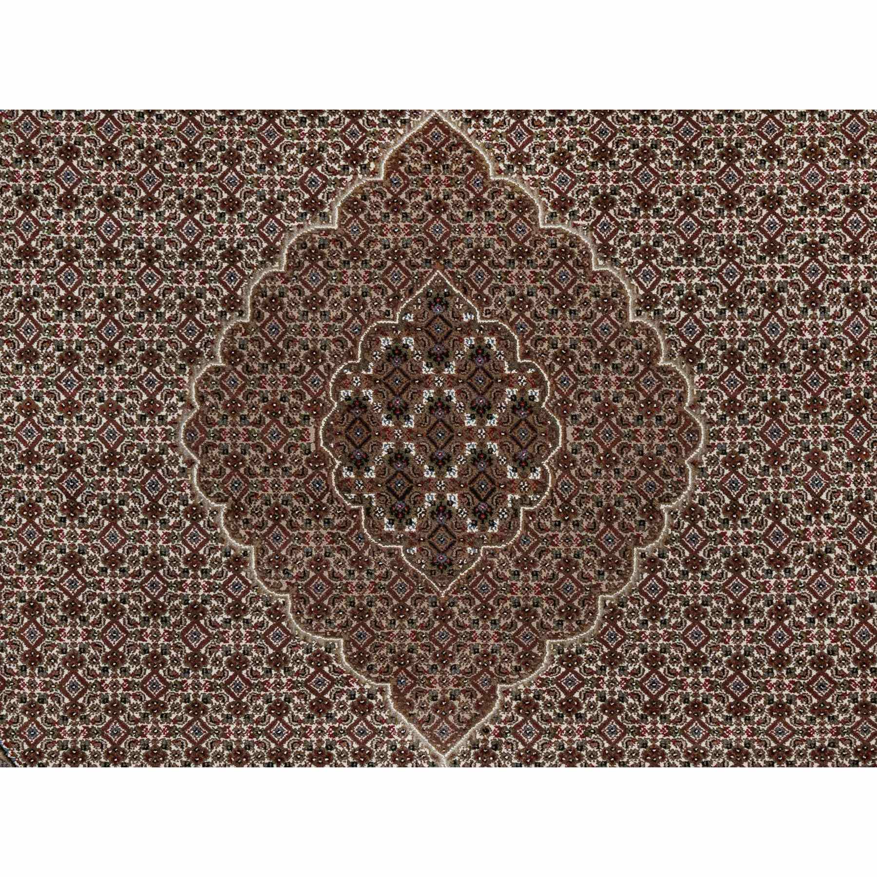 7'6"x7'6" Pearl White, Tabriz Mahi with Fish Medallion Design, Hand Knotted, Pure Wool, Denser Weave, Round, Oriental Rug Sh91042