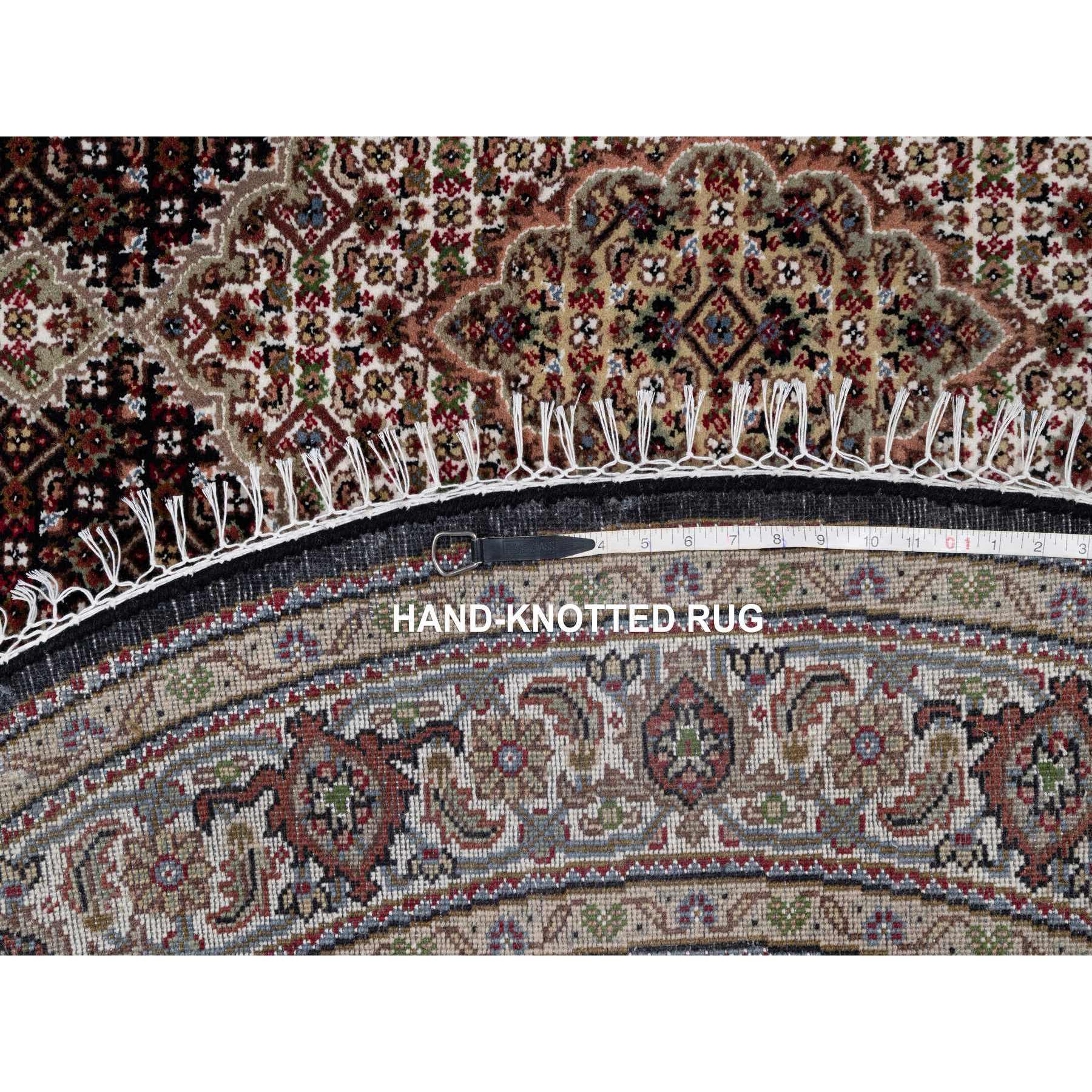 6'x6' Rich Black, Hand Knotted, Tabriz Mahi with Fish Medallion Design, 175 KPSI, Pure Wool, Round, Oriental Rug Sh91043