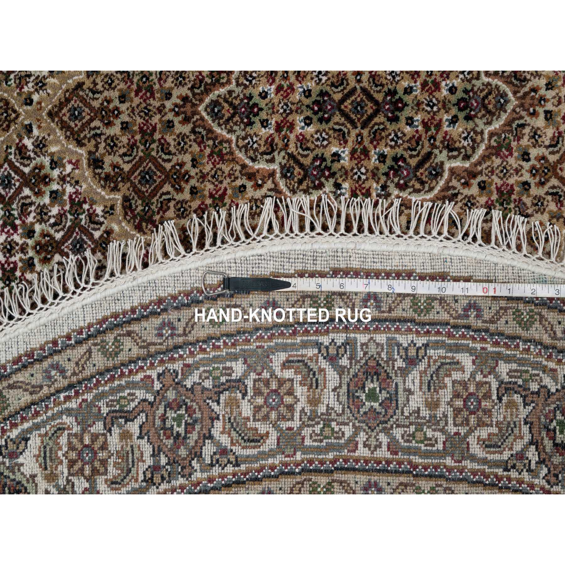 6'x6' Cotton White, Pure Wool, Tabriz Mahi with Fish Medallion Design, Denser Weave, Hand Knotted, Round, Oriental Rug Sh91044