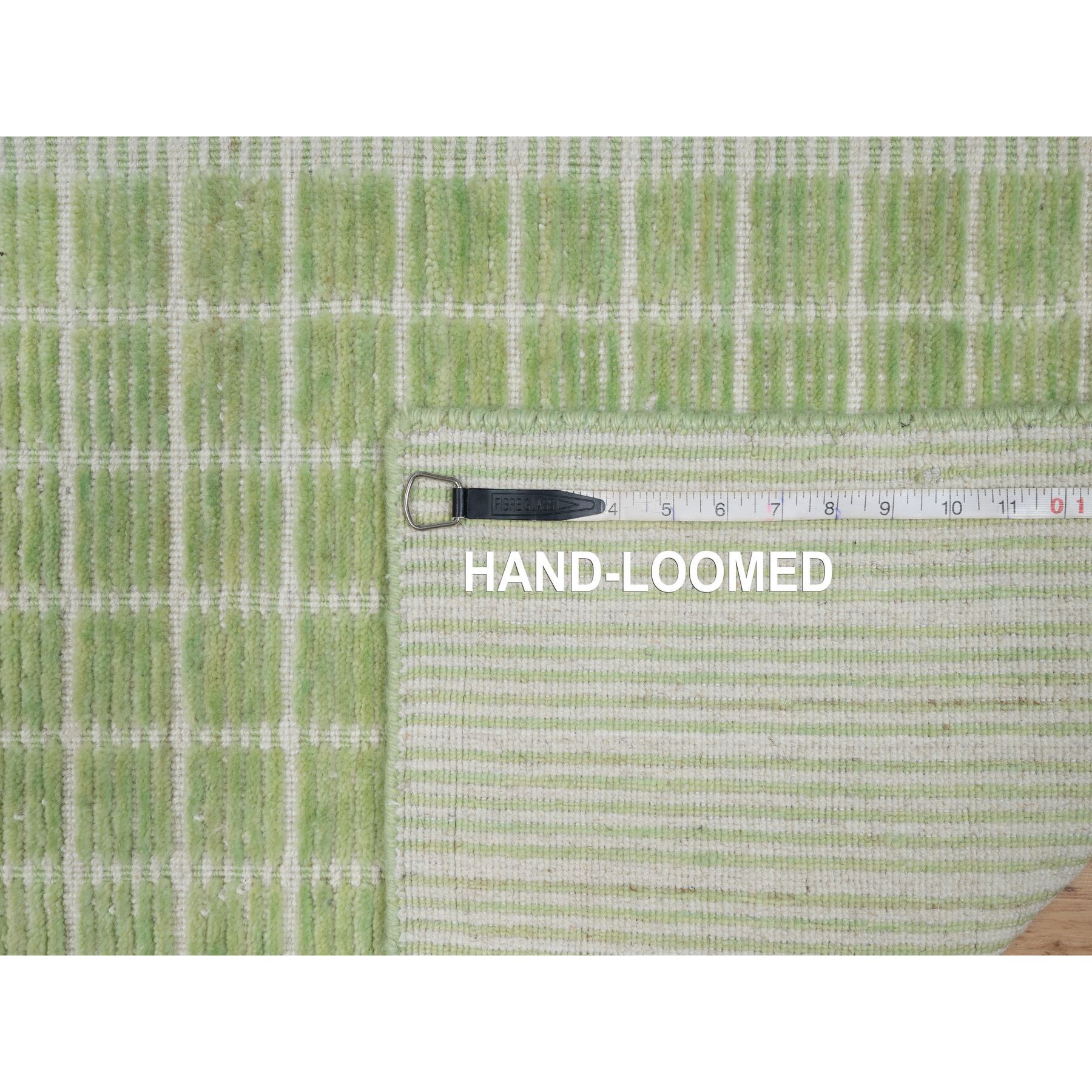 2'2"x3'1" Lily Green, Modern Plain Decor Box Design, Pure Wool, Soft to the Touch, Loomed Knotted, Mat, Oriental Rug Sh91064