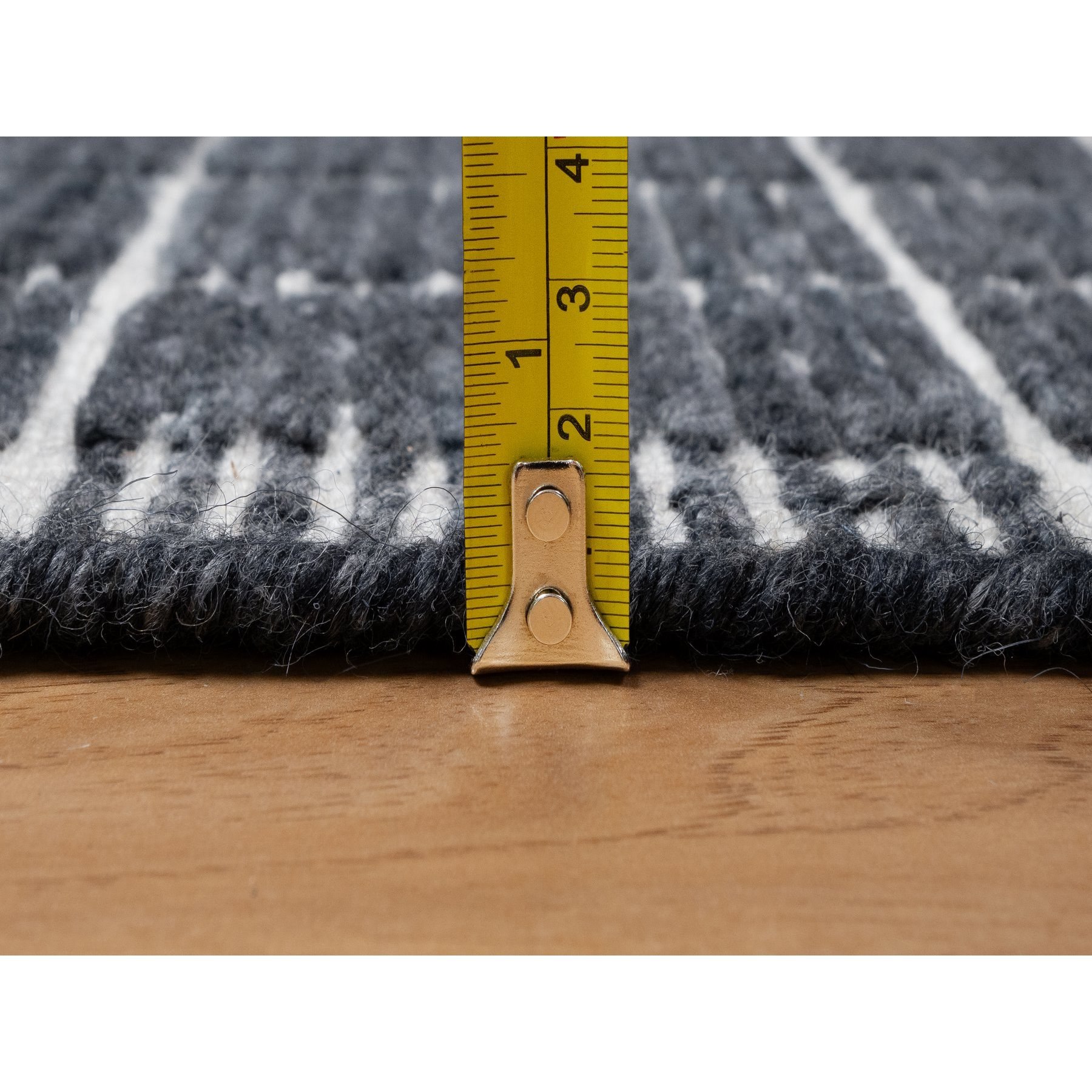 2'3"x3'1" Charcoal Black, Modern, Natural Wool Box Design with Plain Decor, Loomed Knotted, Mat, Oriental Rug Sh91065