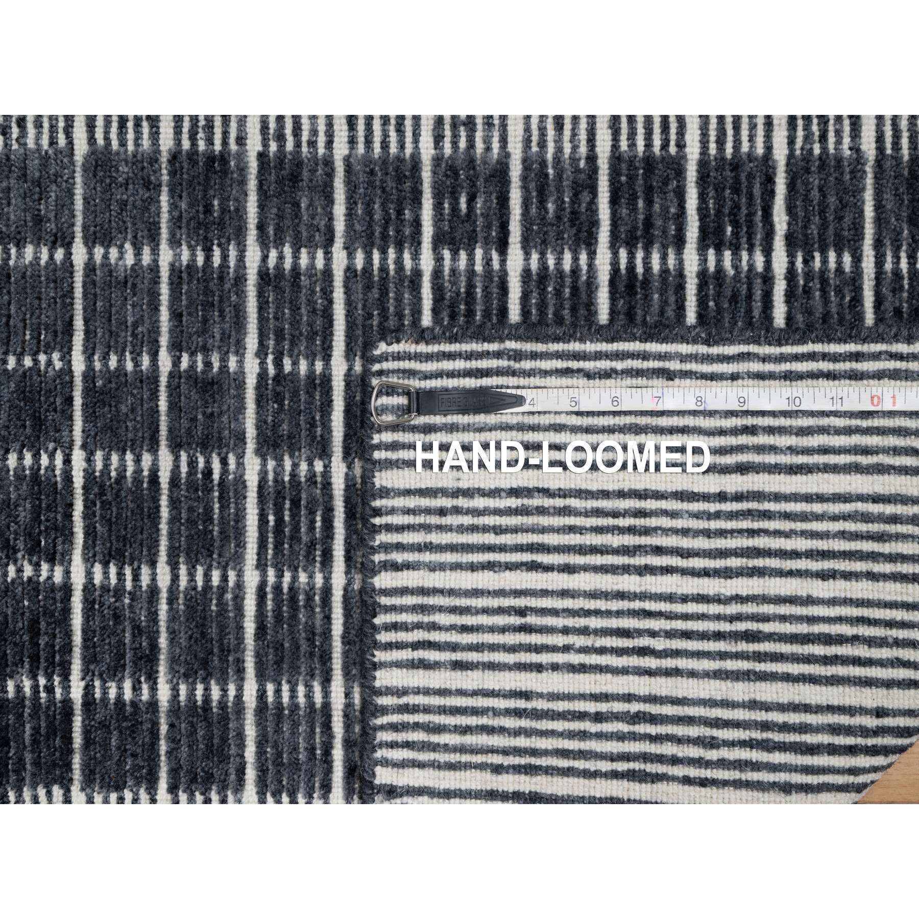 2'3"x3'1" Charcoal Black, Modern, Natural Wool Box Design with Plain Decor, Loomed Knotted, Mat, Oriental Rug Sh91065