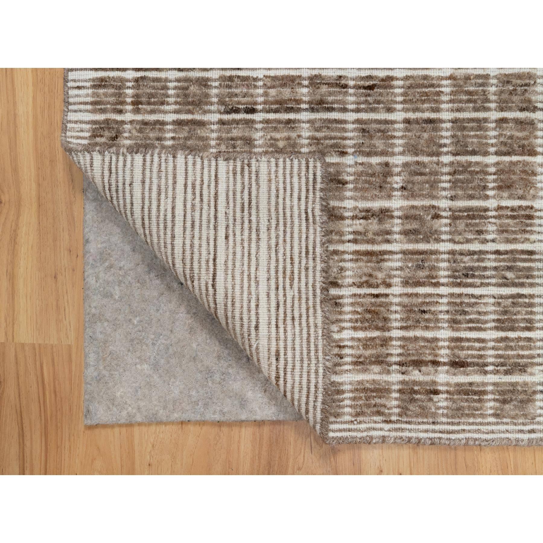 2'2"x3'1" Beaver Brown, Modern Plain Decor Box Design, Natural Wool, Soft to the Touch, Loomed Knotted, Mat, Oriental Rug Sh91071