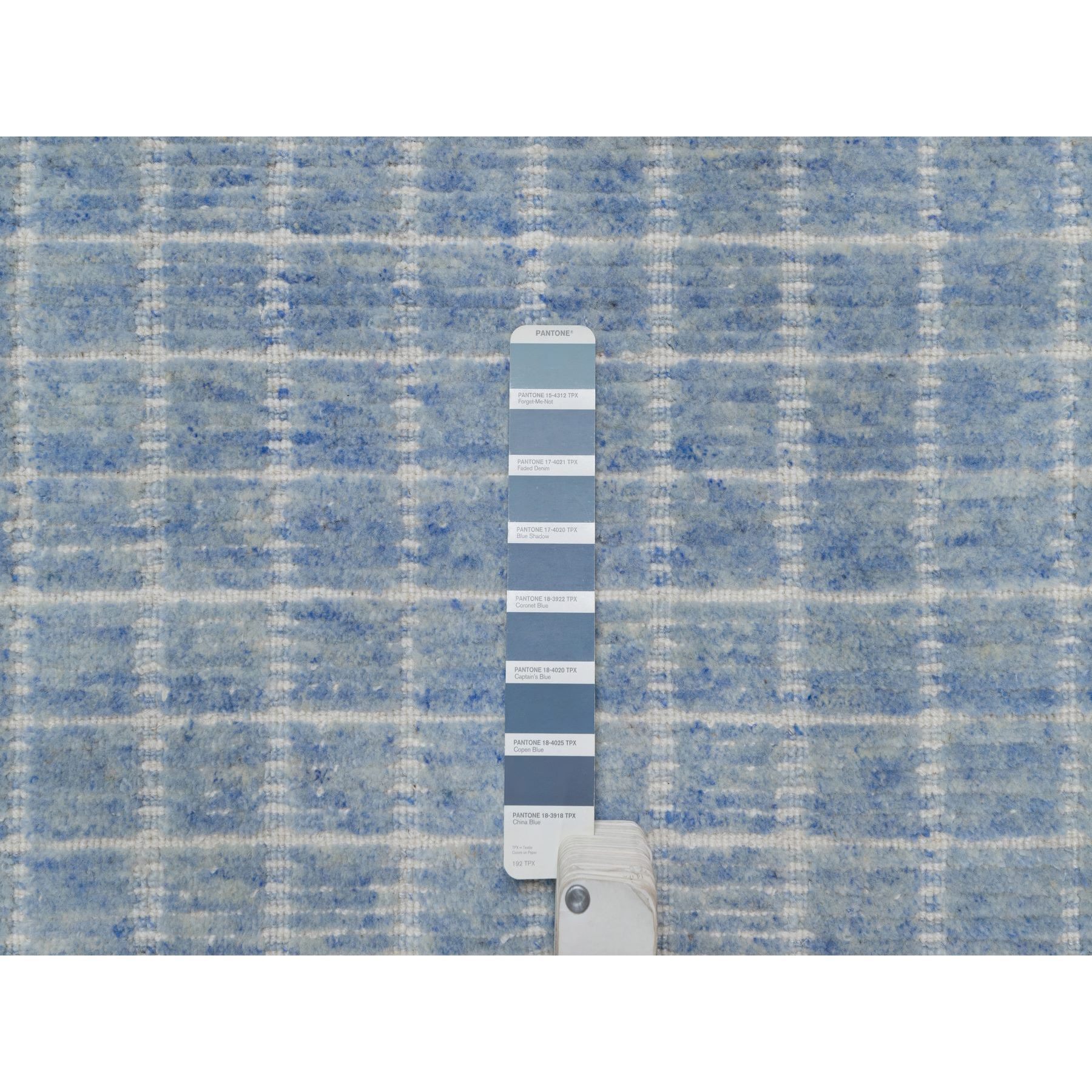 2'4"x3' Imperial Blue, Modern Plain Decor Box Design, Pure Wool, Soft to the Touch, Loomed Knotted, Mat, Oriental Rug Sh91072
