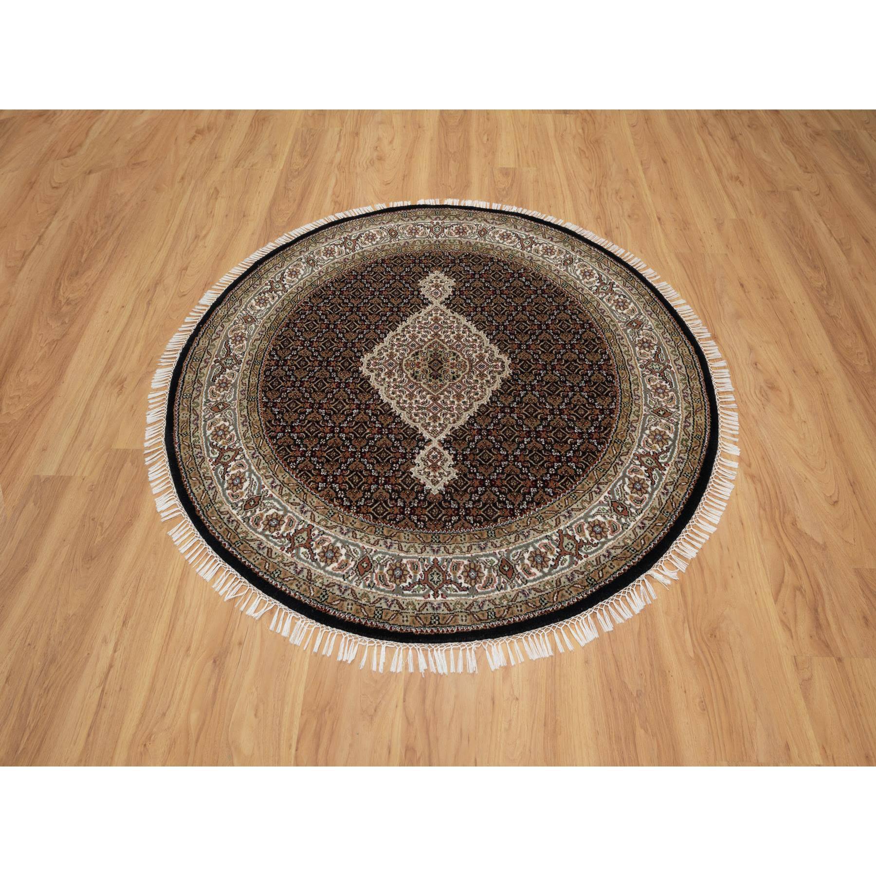 4'10"x4'10" Onyx Black, Tabriz Mahi with Fish Medallion Design, 175 KPSI, Pure Wool, Hand Knotted, Round, Oriental Rug Sh91077