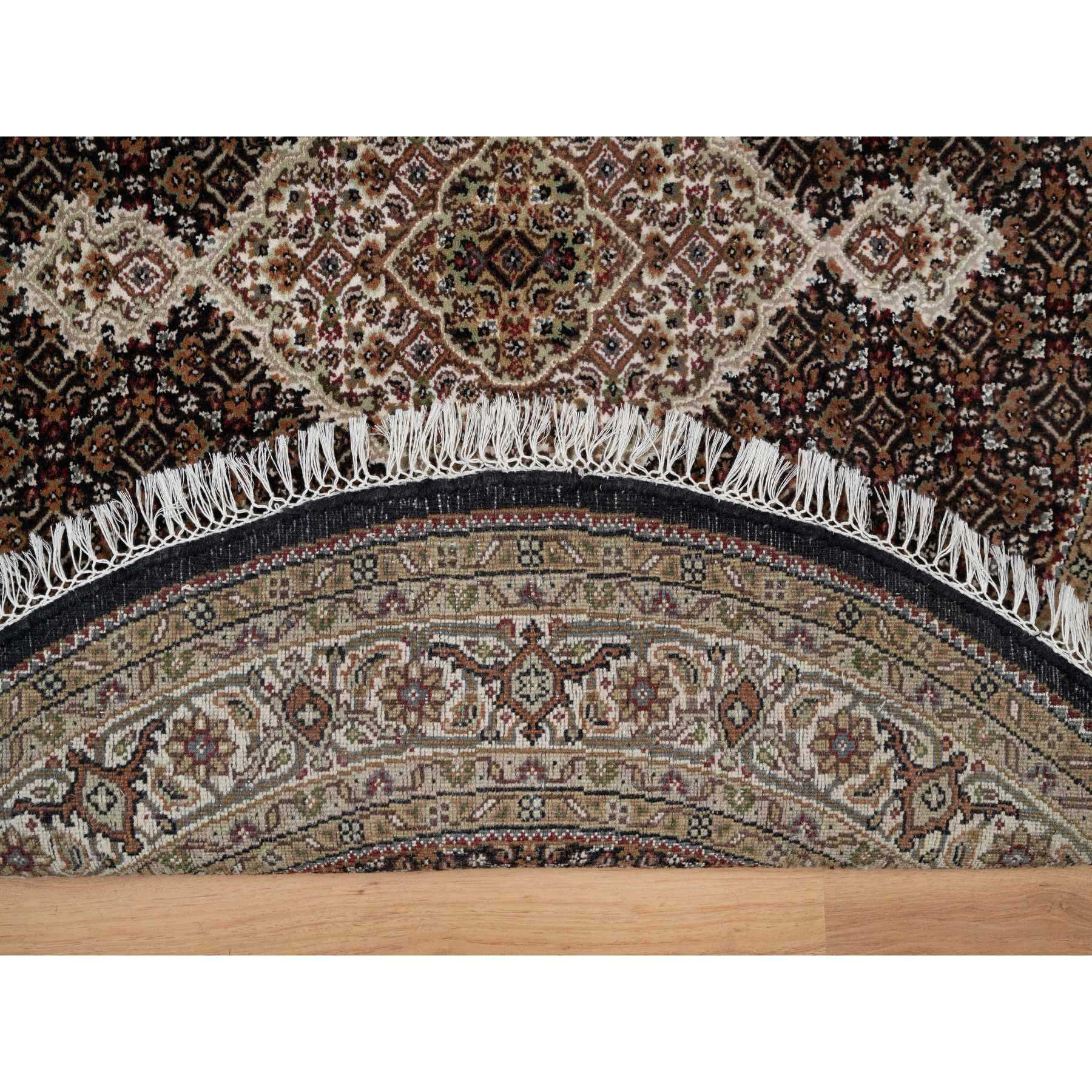 4'10"x4'10" Onyx Black, Tabriz Mahi with Fish Medallion Design, 175 KPSI, Pure Wool, Hand Knotted, Round, Oriental Rug Sh91077