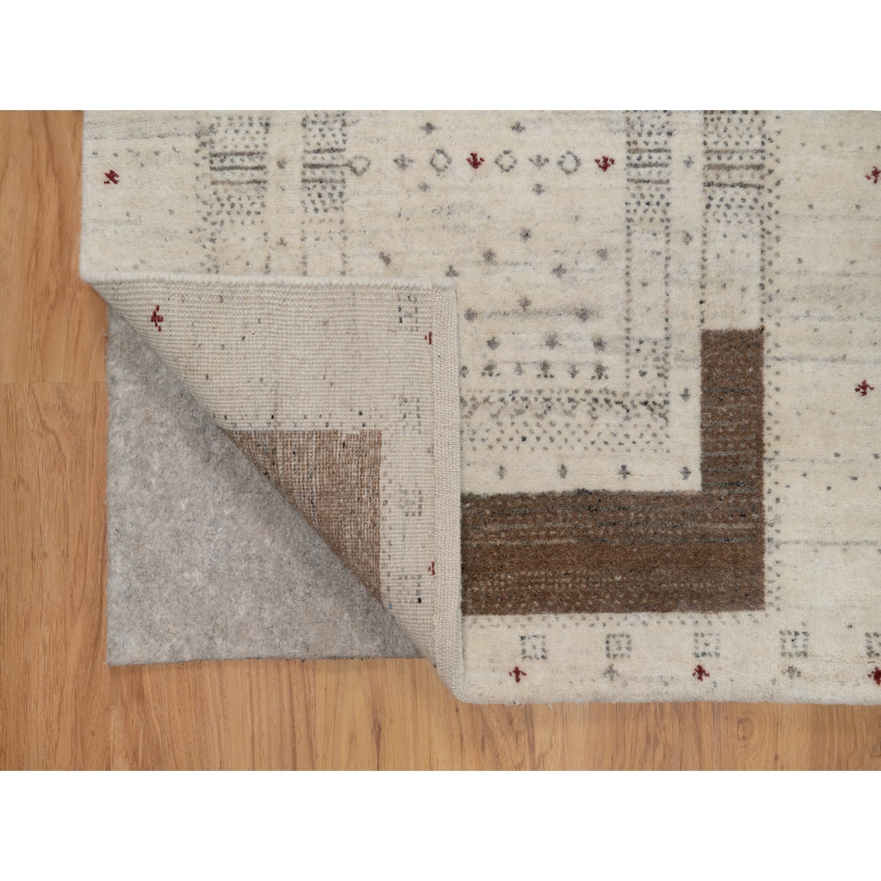 2'7"x4' Linen White with Brown, Modern Striae Design, Lori Buft Gabbeh with Small Animal Figurines, Thick and Plush, Soft Pile, Luxurious Wool, Hand Knotted, Mat, Oriental Rug Sh91261