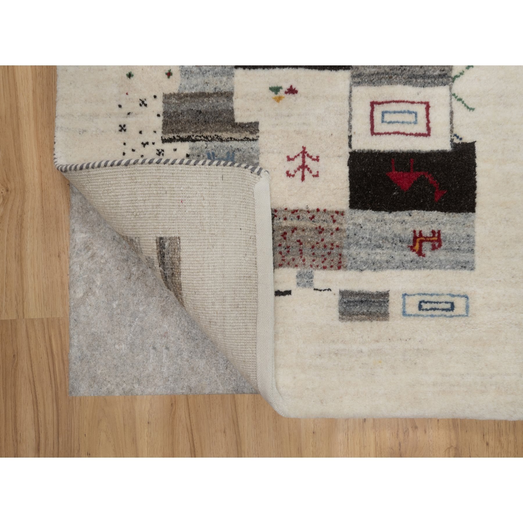 2'5"x4'9" Alabaster White, Lori Buft Gabbeh with Small Animal Figurines, Thick and Plush, Modern, Pure Wool, Hand Knotted, Short Runner, Oriental Rug Sh91318