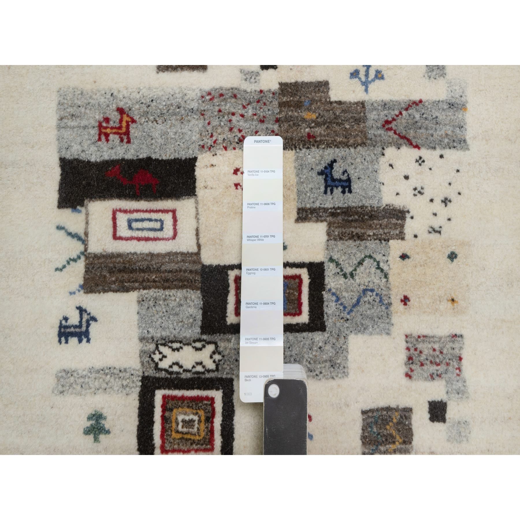 2'1"x3'1" Linen White, Modern, Lori Buft Gabbeh with Small Animal Figurines, Thick and Plush, Pure Wool, Hand Knotted, Mat, Oriental Rug Sh91323