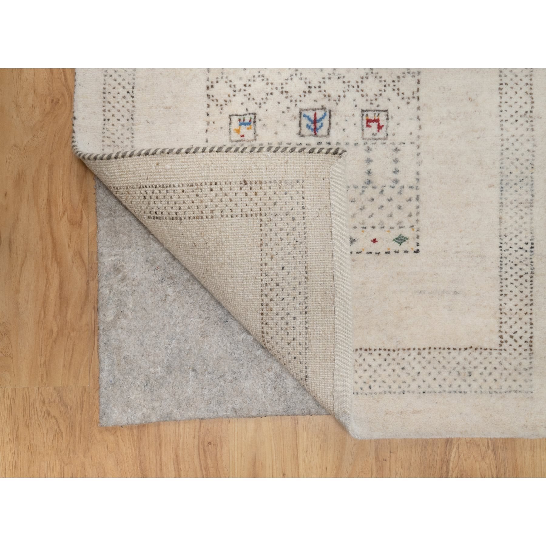 2'3"x4'6" Pristine White, Lori Buft Gabbeh with Small Animal Figurines, Thick and Plush, Modern, Pure Wool, Hand Knotted, Short Runner, Oriental Rug Sh91332