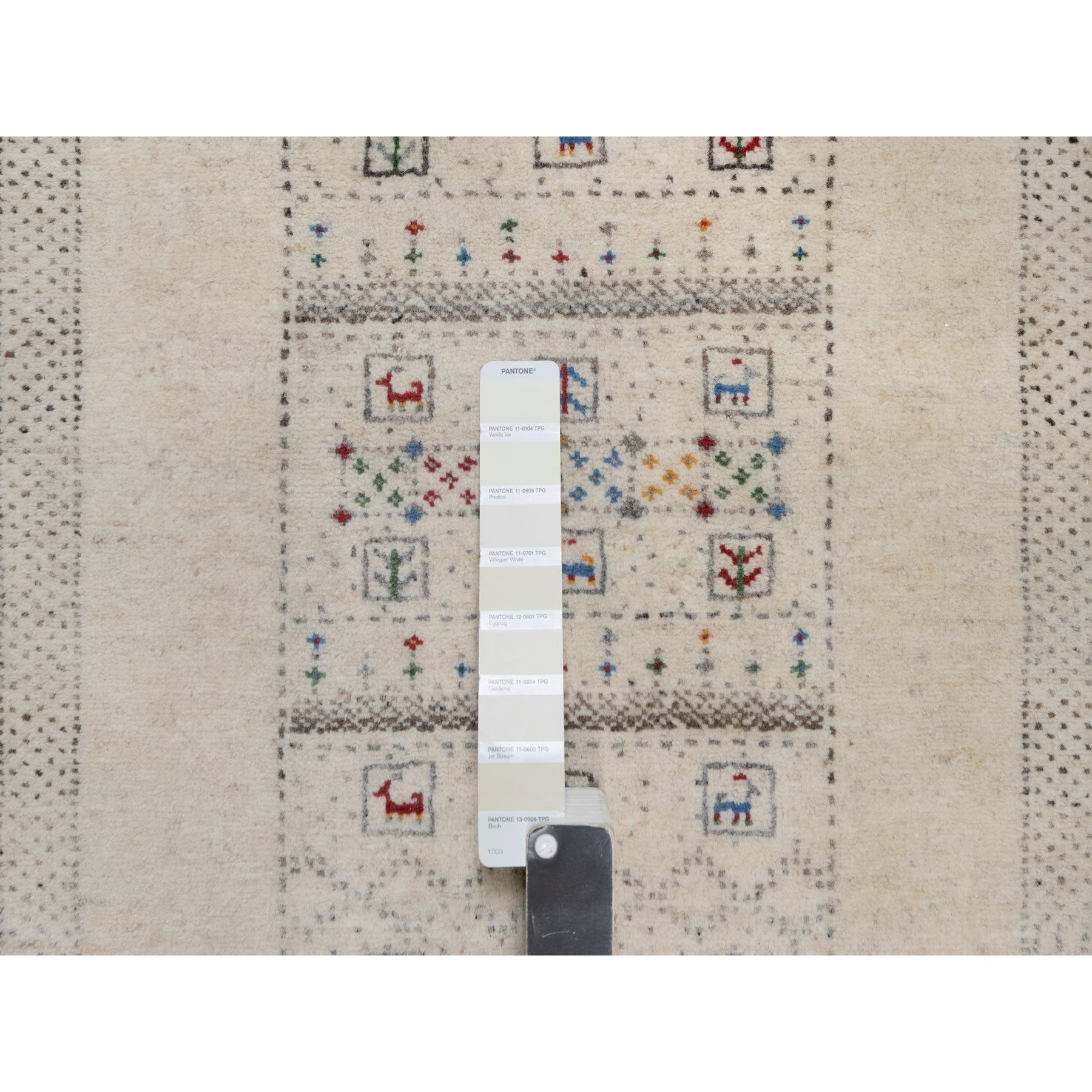 2'3"x4'6" Pristine White, Lori Buft Gabbeh with Small Animal Figurines, Thick and Plush, Modern, Pure Wool, Hand Knotted, Short Runner, Oriental Rug Sh91332
