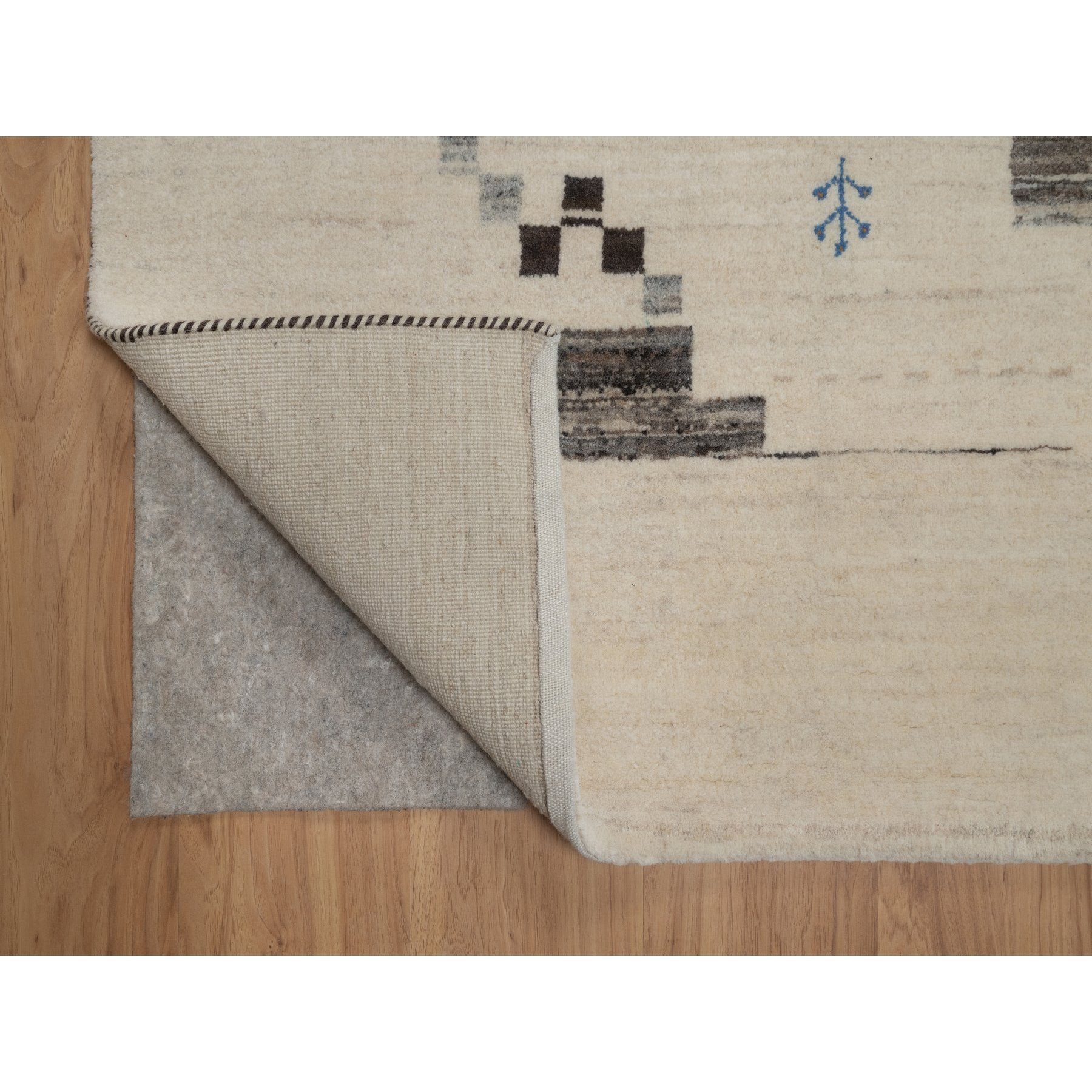 7'9"x9'9" Swan White, Modern, Lori Buft Gabbeh with Small Animal Figurines, Thick and Plush, Pure Wool, Hand Knotted, Oriental Rug Sh91339
