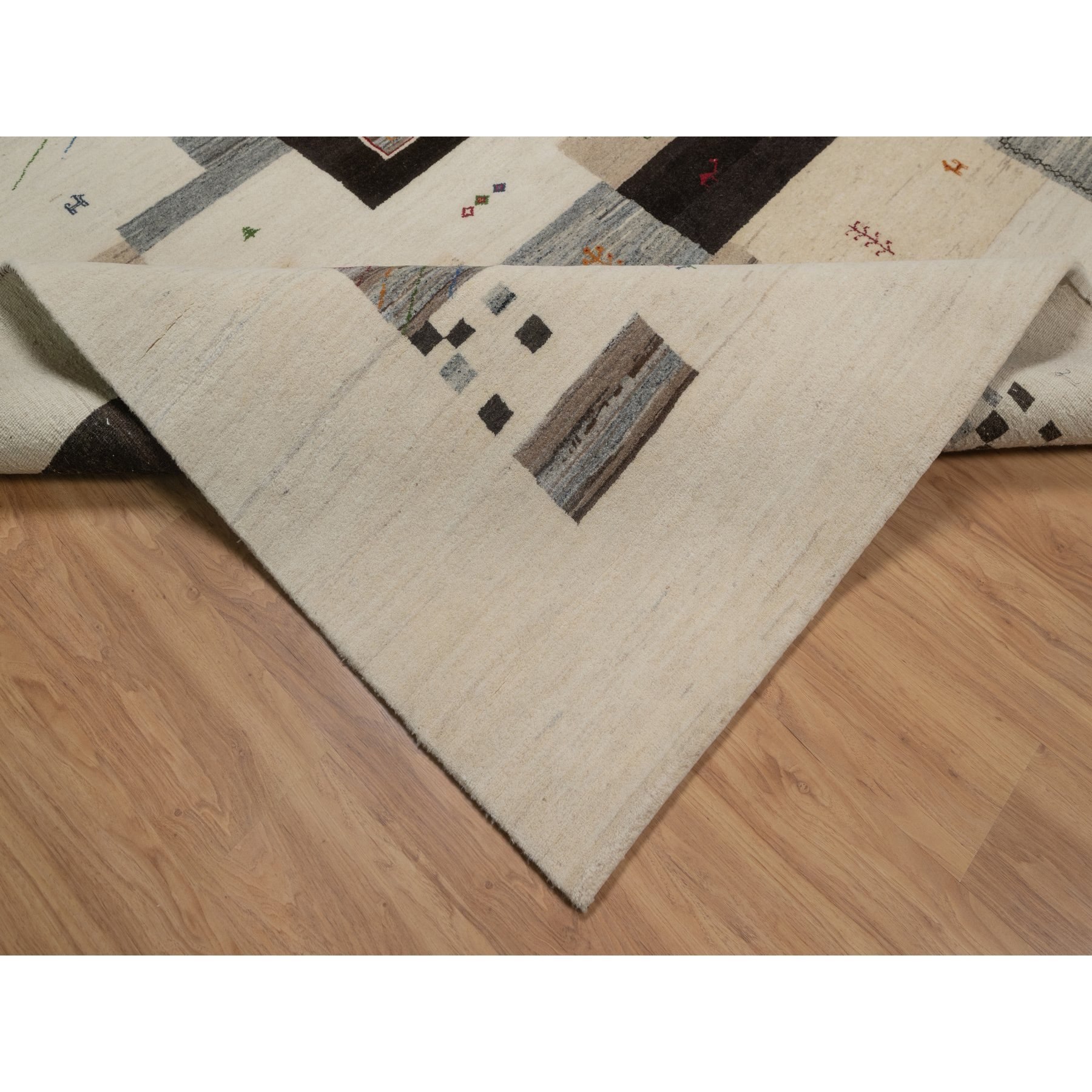 7'9"x9'9" Swan White, Modern, Lori Buft Gabbeh with Small Animal Figurines, Thick and Plush, Pure Wool, Hand Knotted, Oriental Rug Sh91339