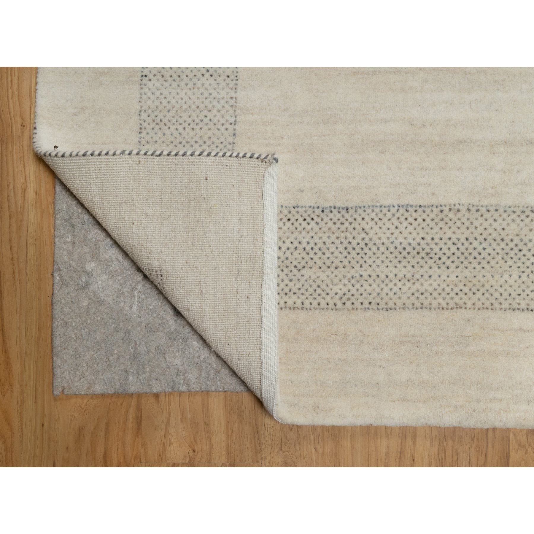 8'1"x10' Whisper White, Modern, Lori Buft Gabbeh with Small Animal Figurines, Soft Wool, Hand Knotted, Thick and Plush, Oriental Rug Sh91342