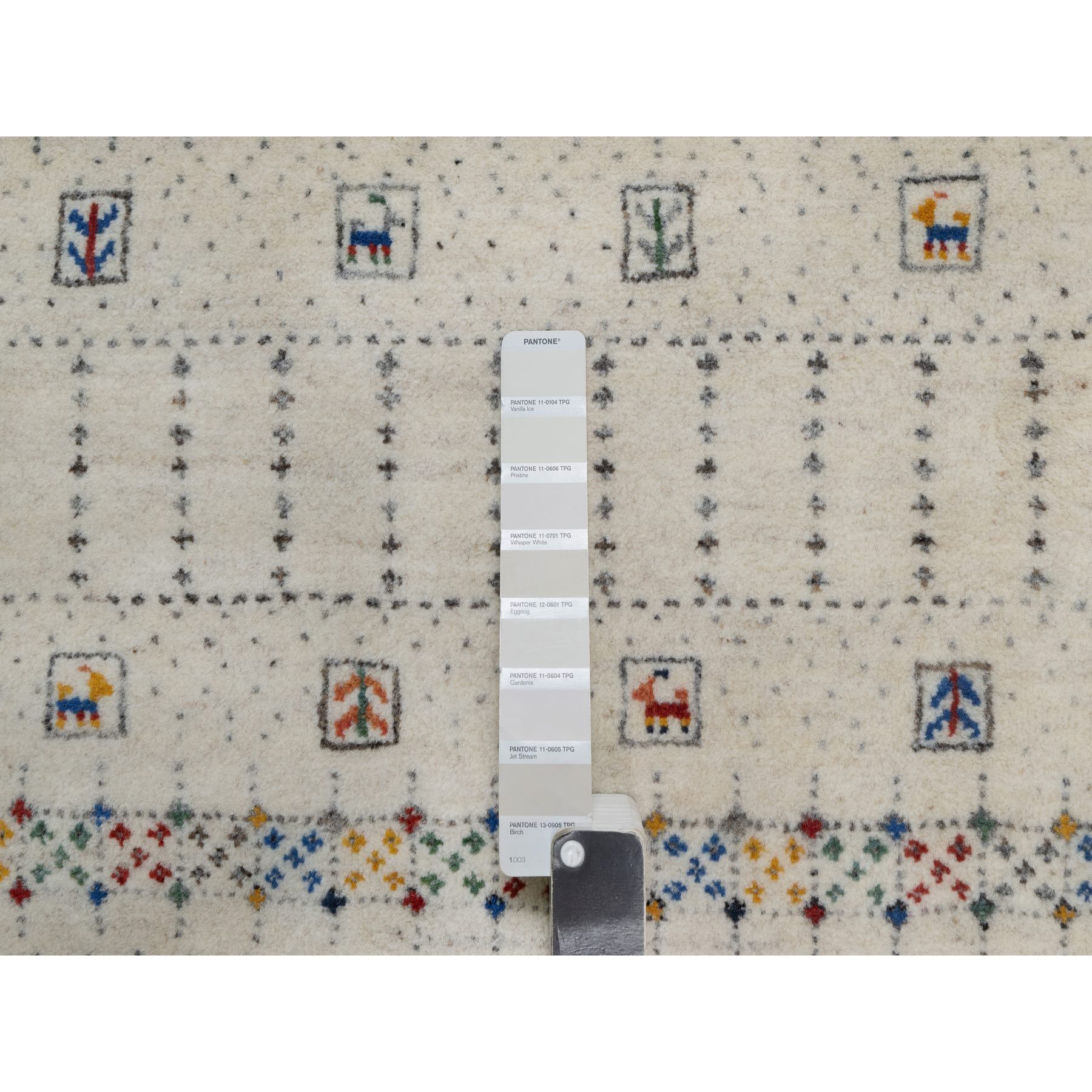 8'1"x10' Whisper White, Modern, Lori Buft Gabbeh with Small Animal Figurines, Soft Wool, Hand Knotted, Thick and Plush, Oriental Rug Sh91342