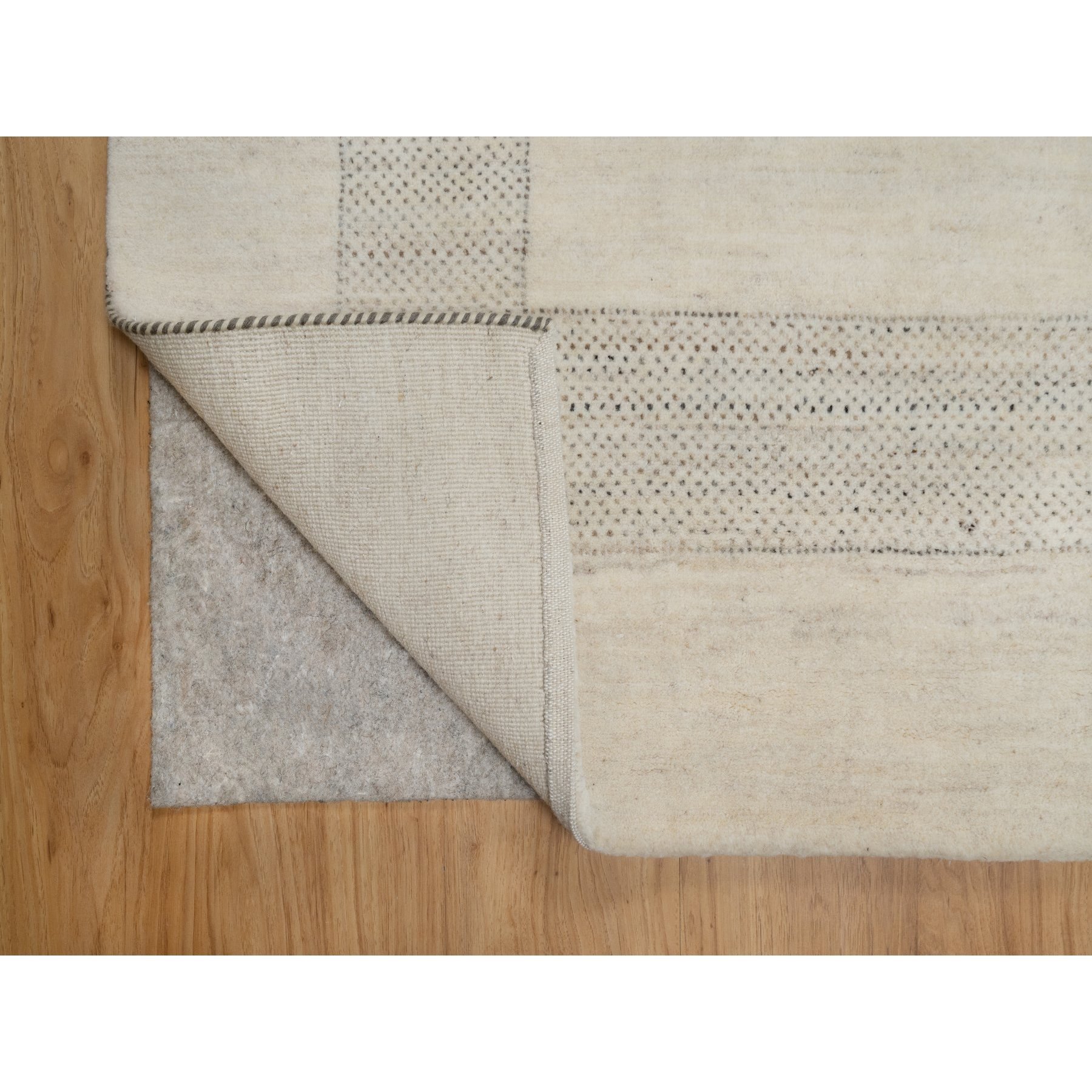 8'1"x10' Swan White, Modern, Lori Buft Gabbeh with Small Animal Figurines, Thick and Plush, 100% Wool, Hand Knotted, Oriental Rug Sh91345