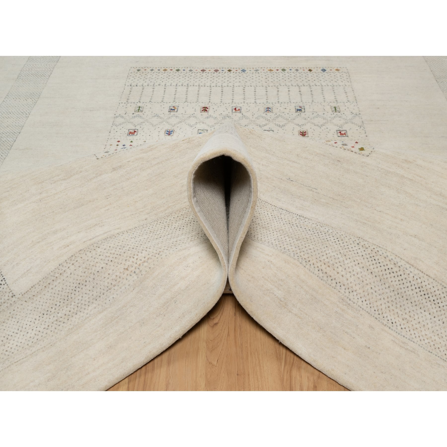 8'1"x10' Swan White, Modern, Lori Buft Gabbeh with Small Animal Figurines, Thick and Plush, 100% Wool, Hand Knotted, Oriental Rug Sh91345