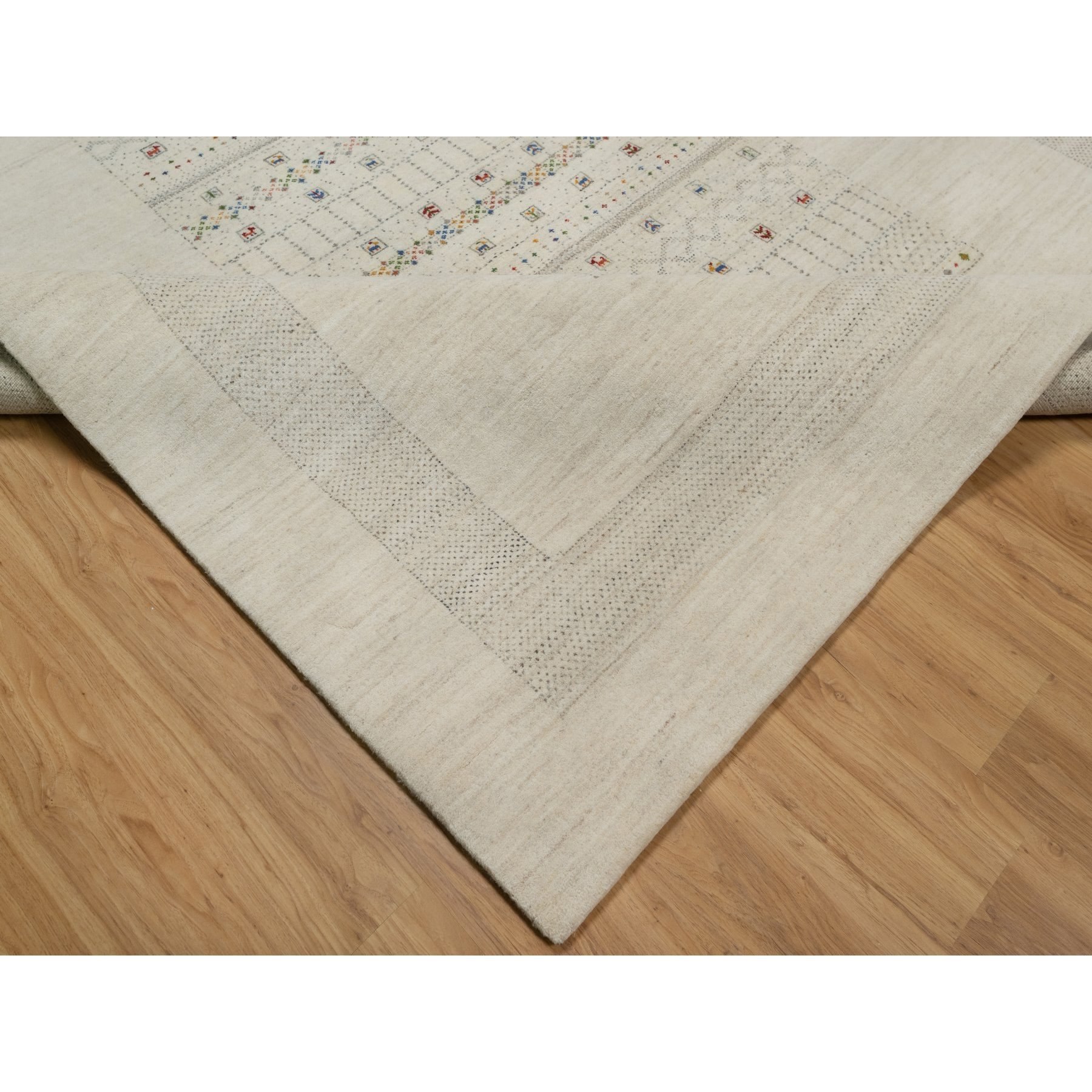 8'1"x10' Swan White, Modern, Lori Buft Gabbeh with Small Animal Figurines, Thick and Plush, 100% Wool, Hand Knotted, Oriental Rug Sh91345